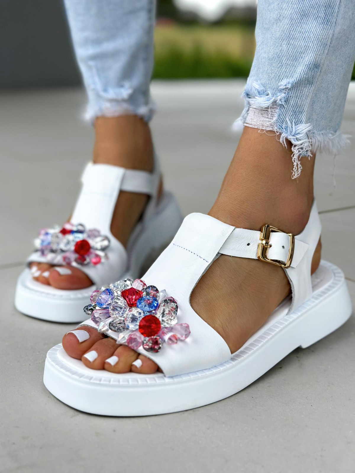 Białe sandały damskie skórzane