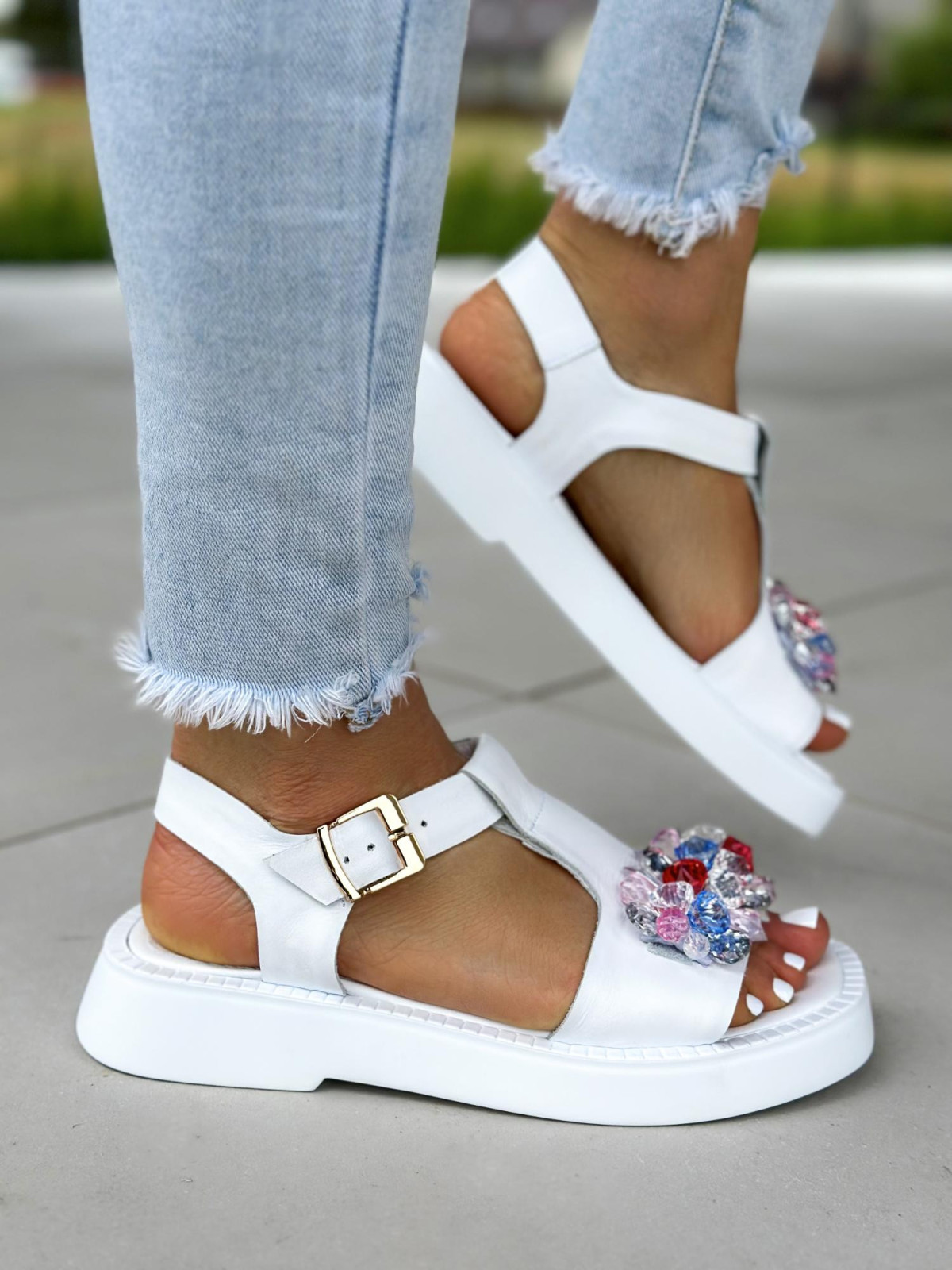 Białe sandały damskie skórzane