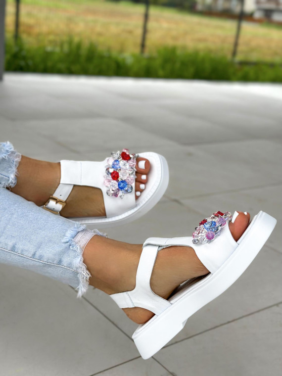 Białe sandały damskie skórzane