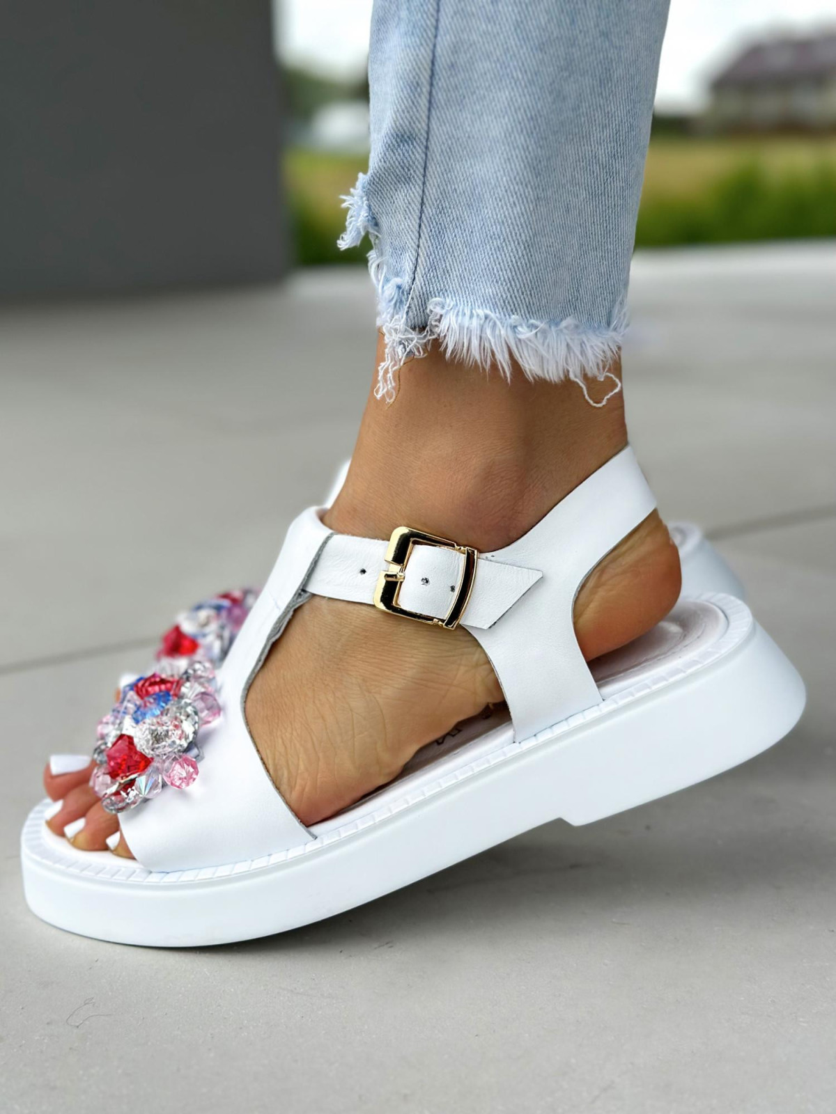 Białe sandały damskie skórzane