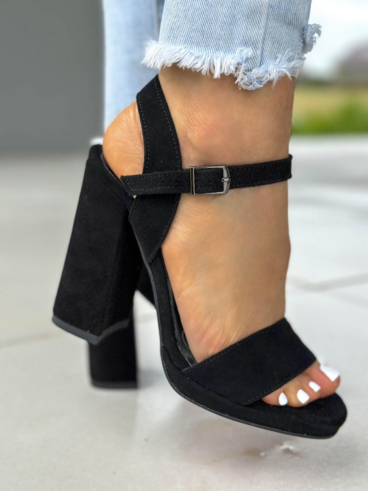 Czarne sandały damskie skórzane