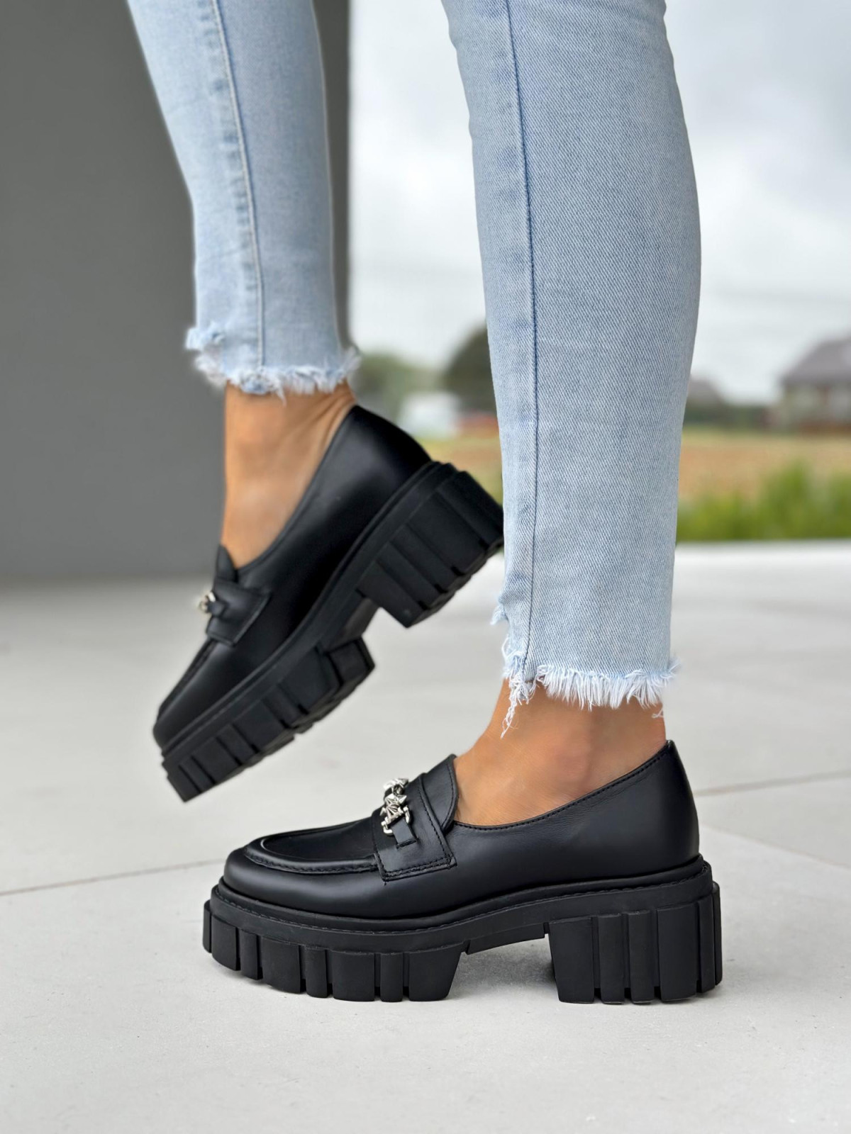 Czarne półbuty damskie skórzane