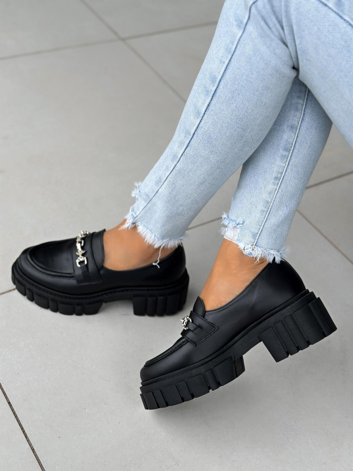 Czarne półbuty damskie skórzane