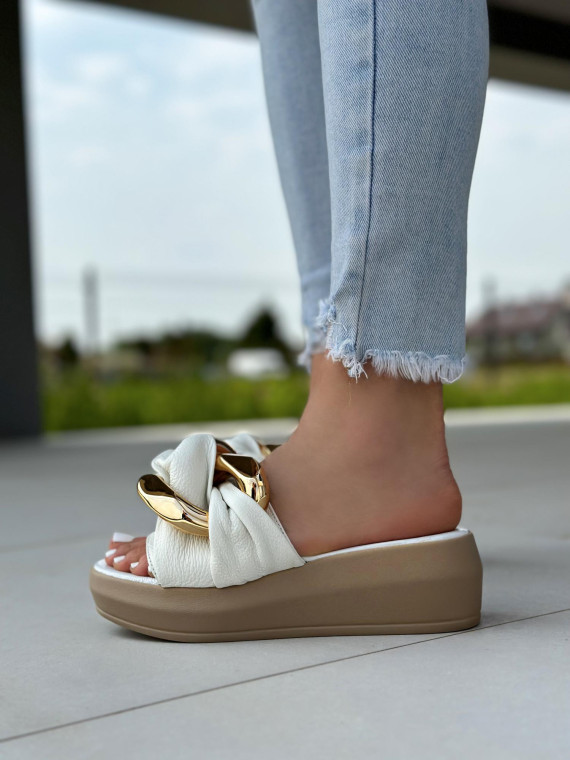 Białe klapki damskie skórzane