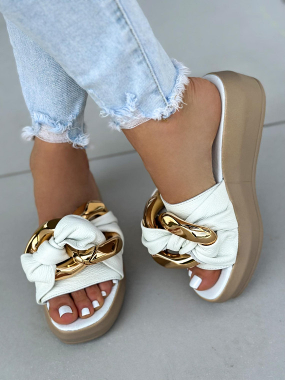 Białe klapki damskie skórzane