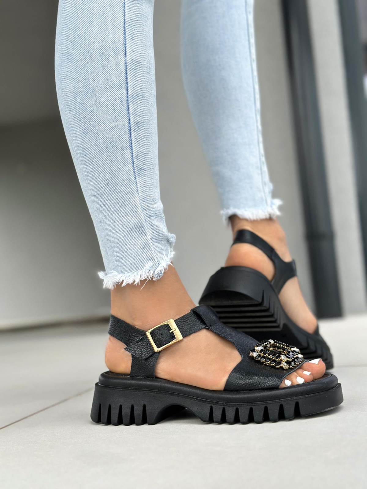 Czarne sandały damskie skórzane