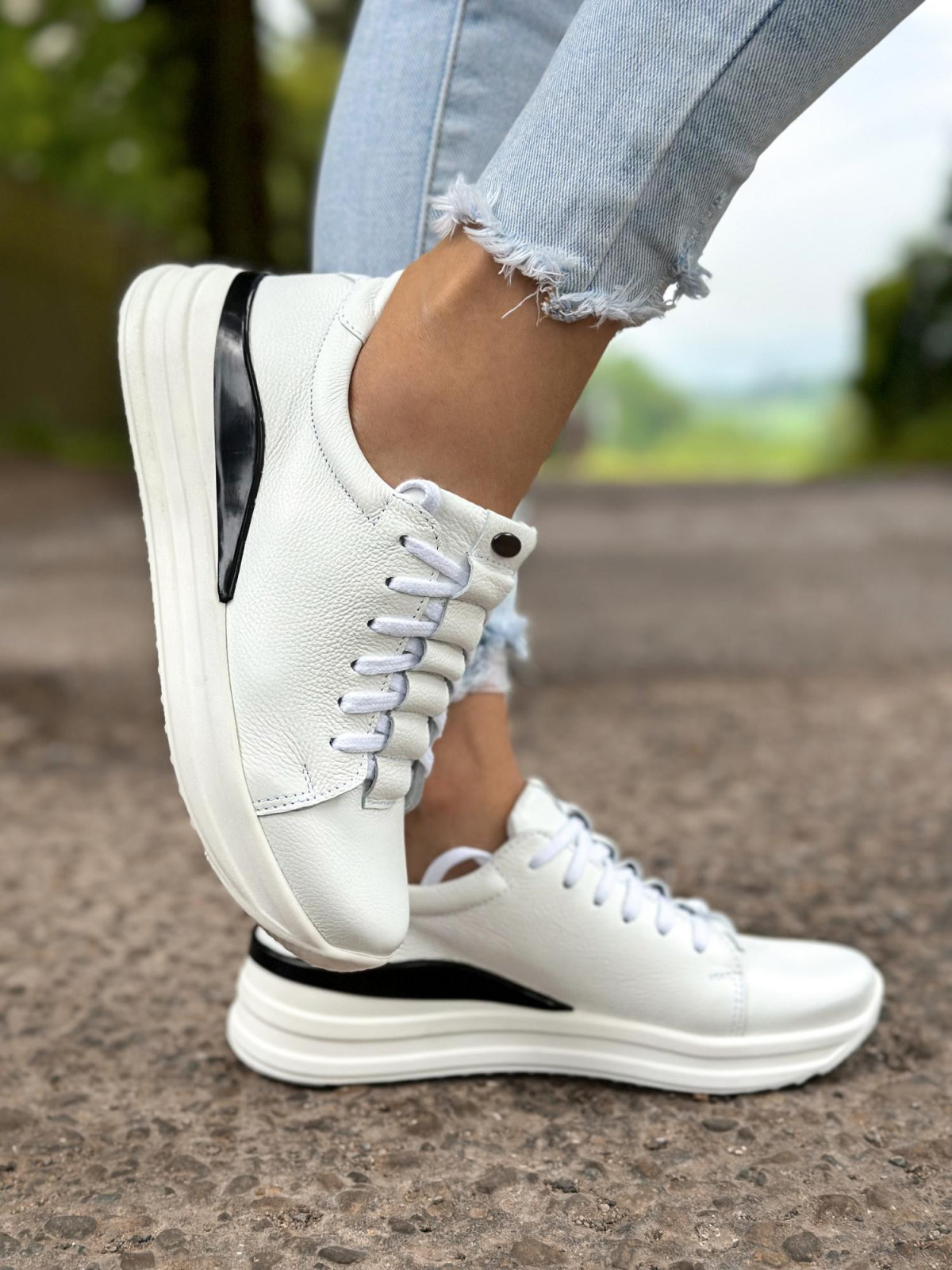 Białe trampki damskie skórzane