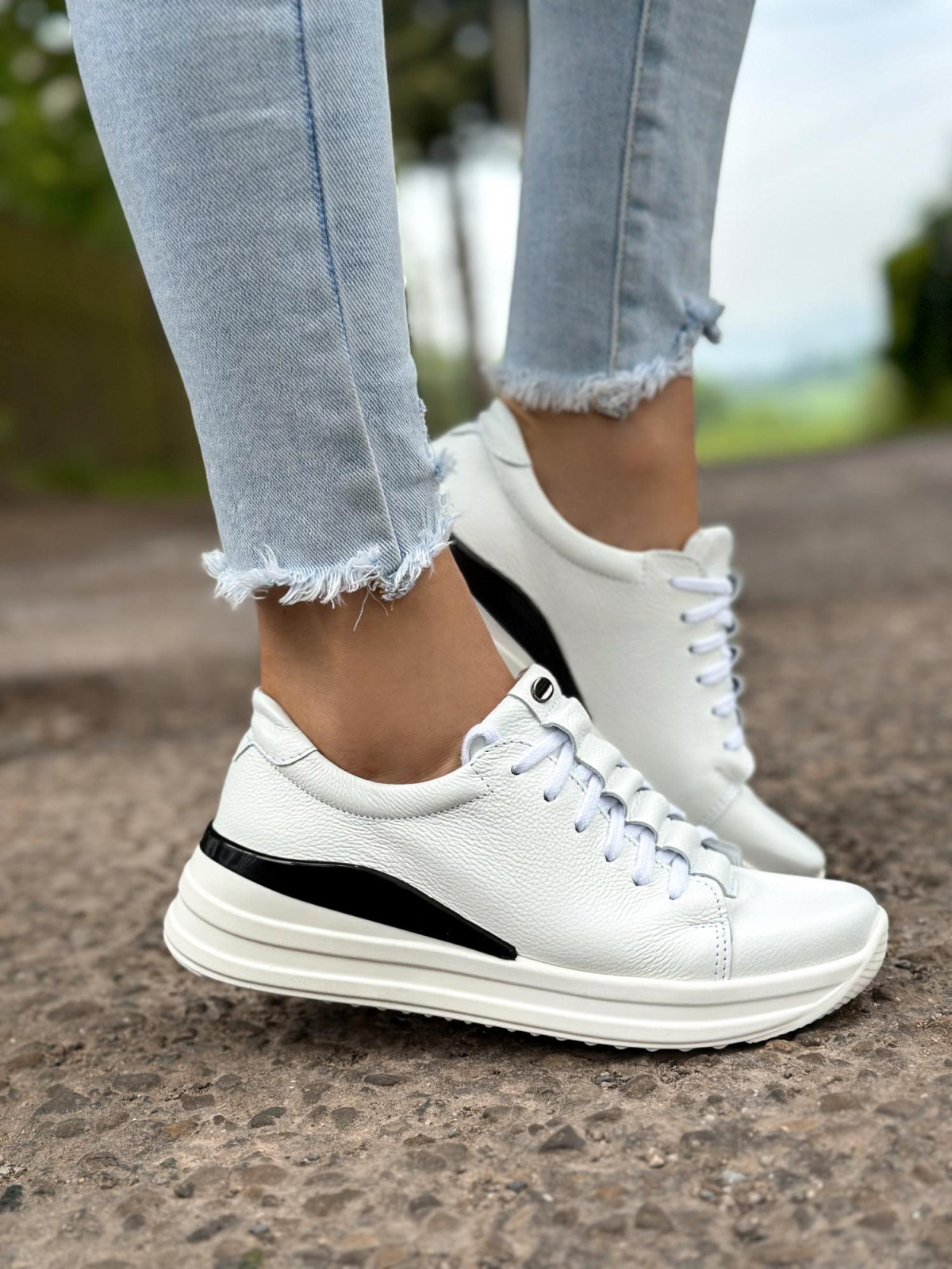 Białe trampki damskie skórzane