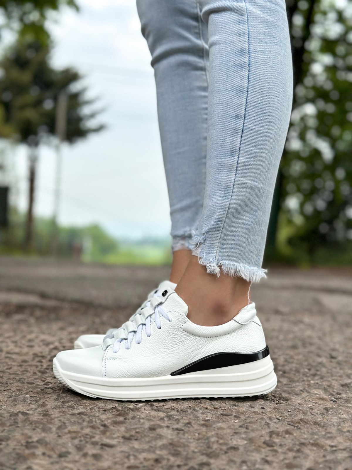 Białe trampki damskie skórzane