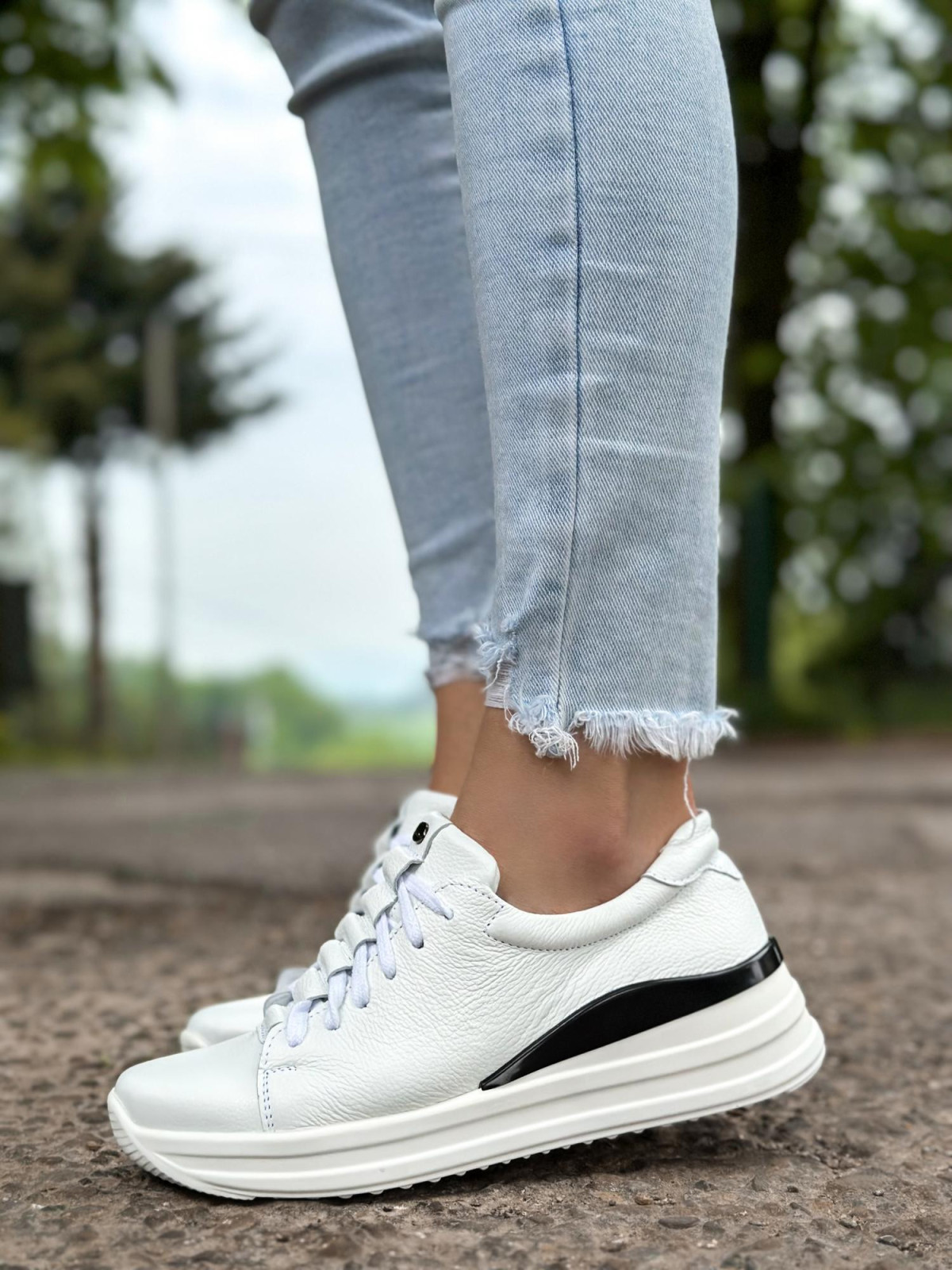 Białe trampki damskie skórzane