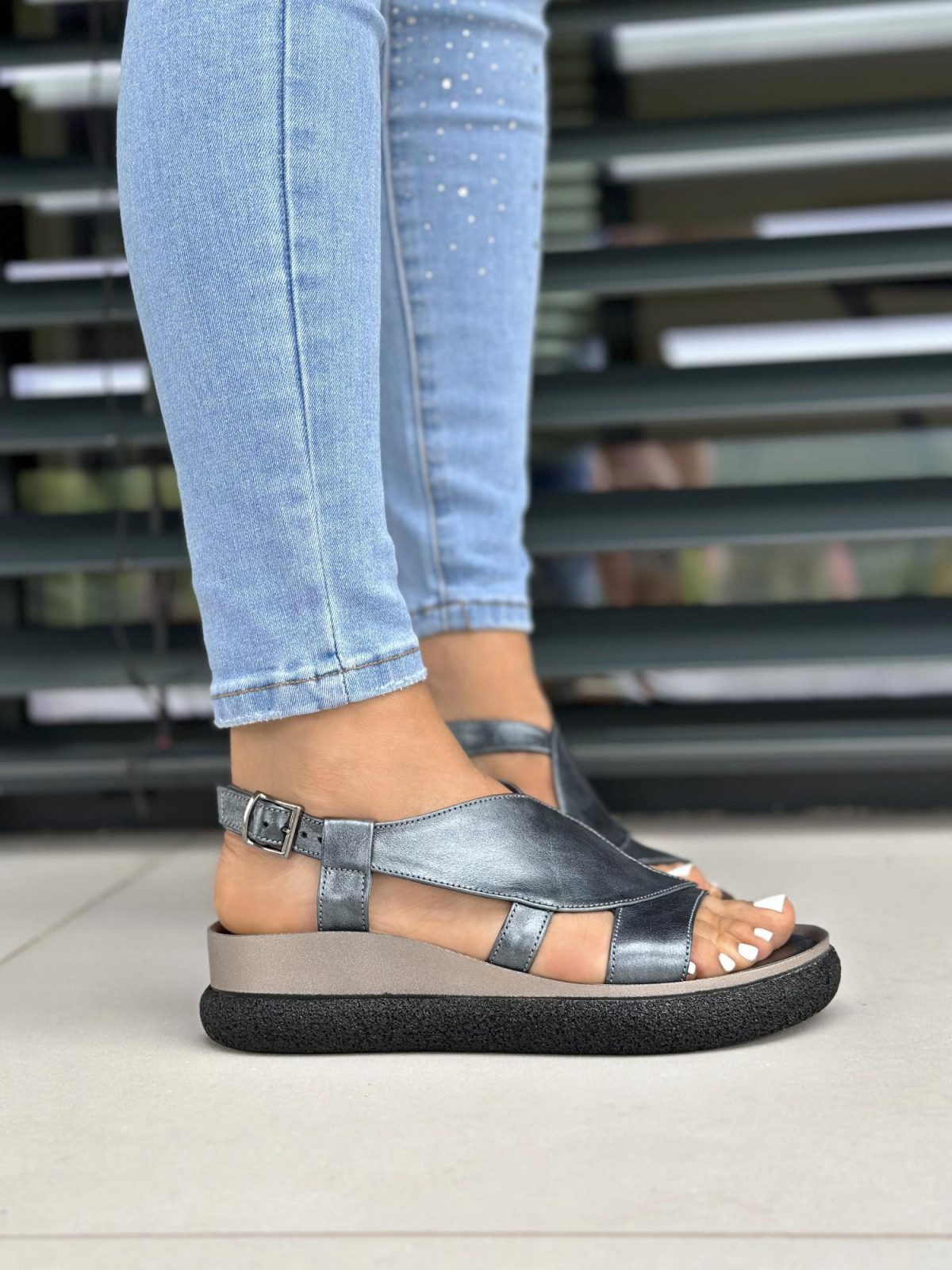 Srebrne sandały damskie skórzane