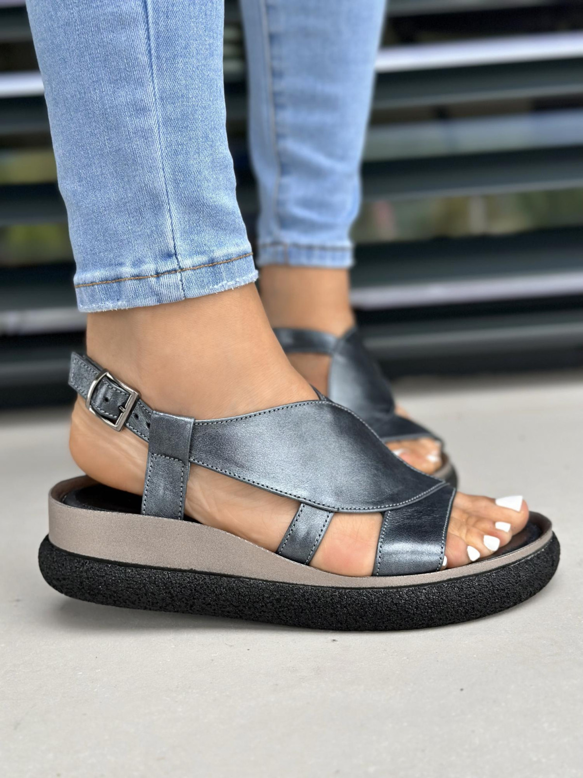 Srebrne sandały damskie skórzane