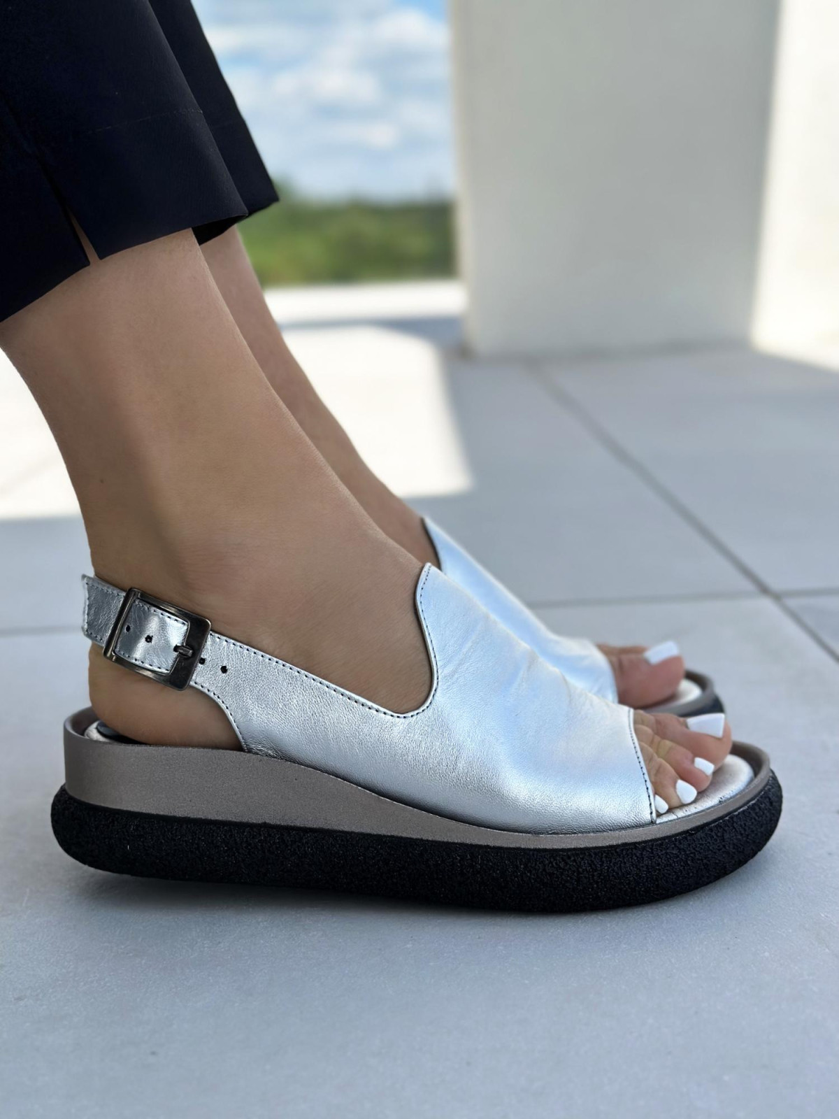 Srebrne sandaly damskie skórzane