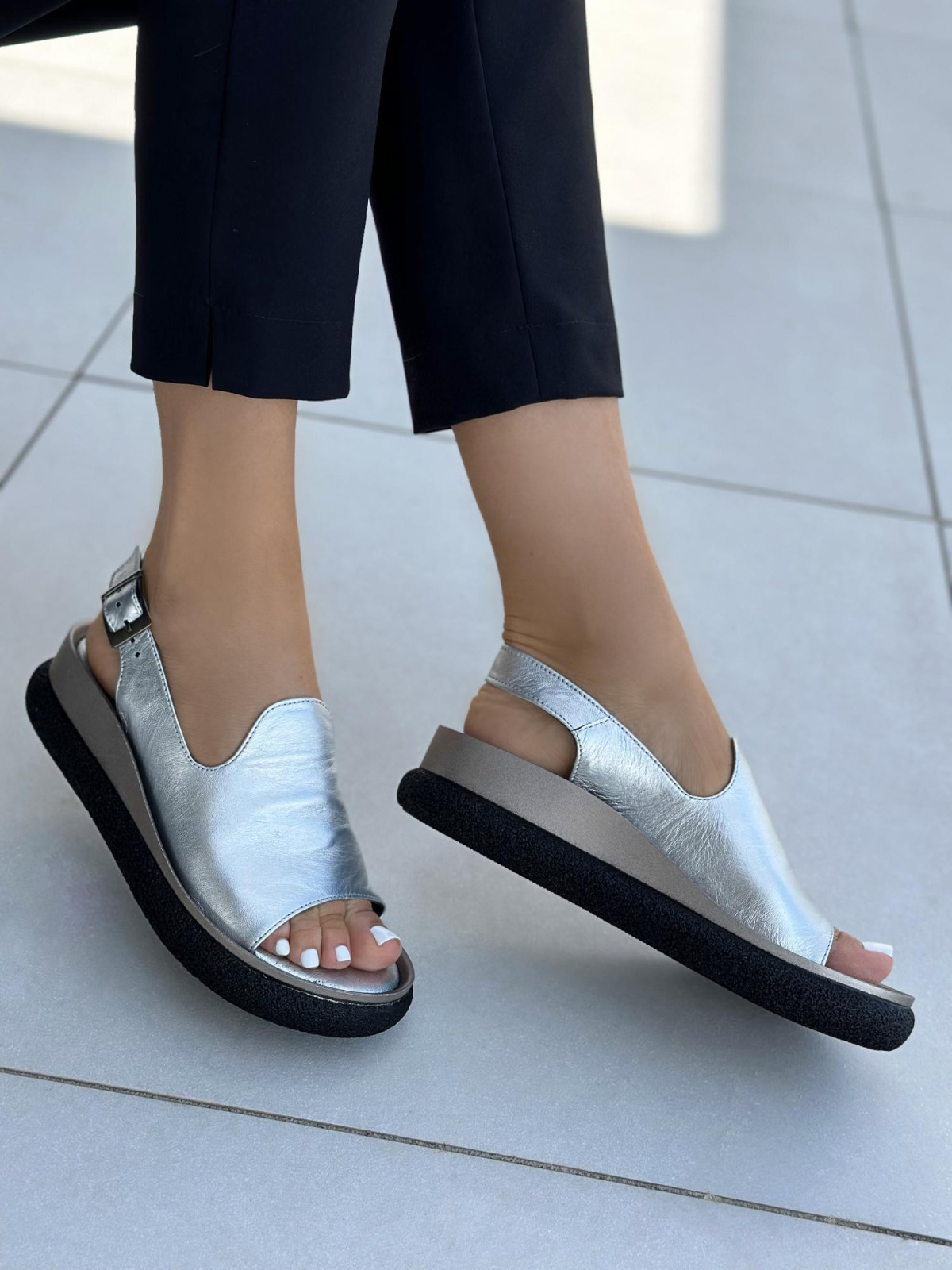 Srebrne sandaly damskie skórzane