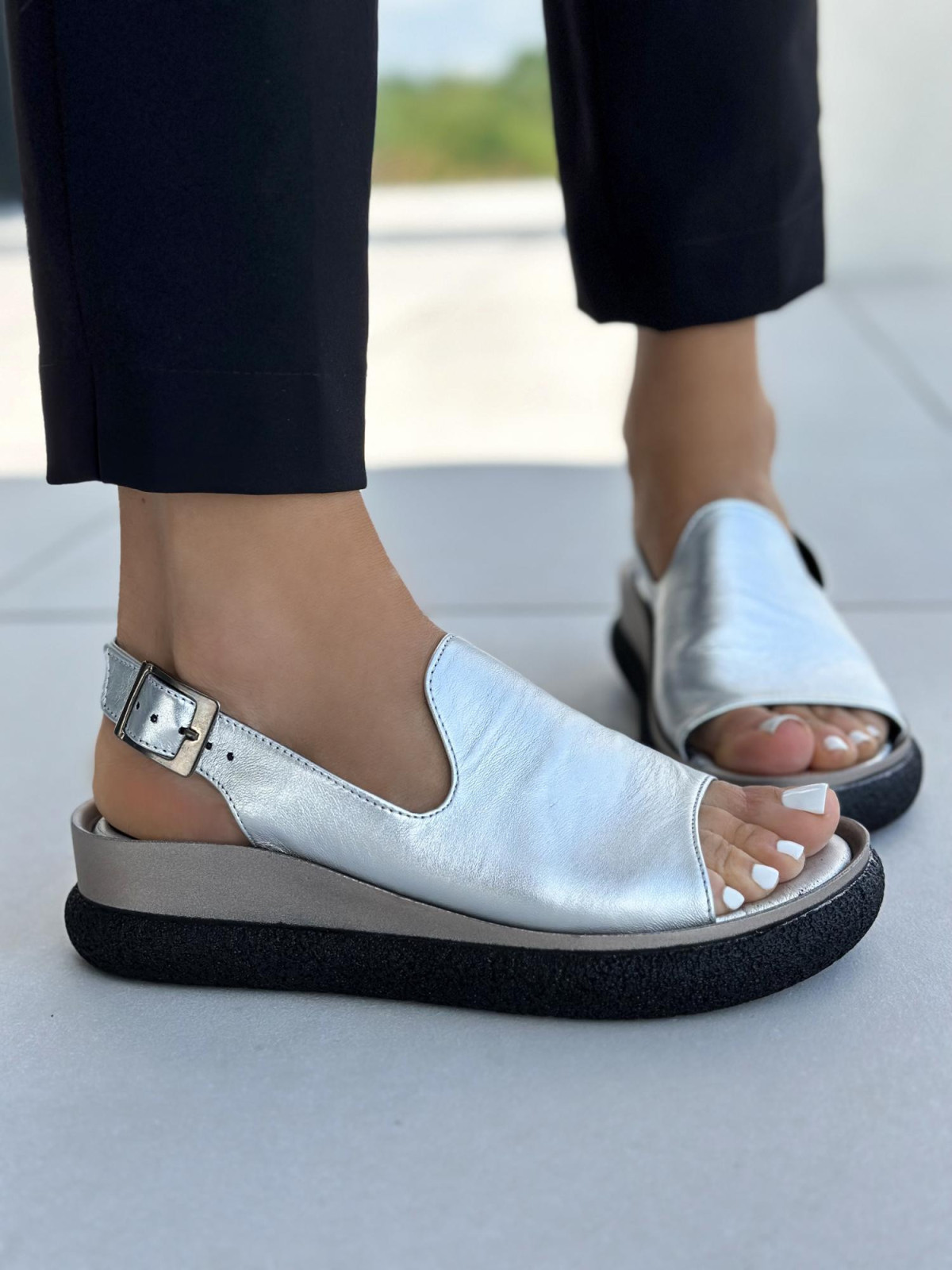 Srebrne sandaly damskie skórzane