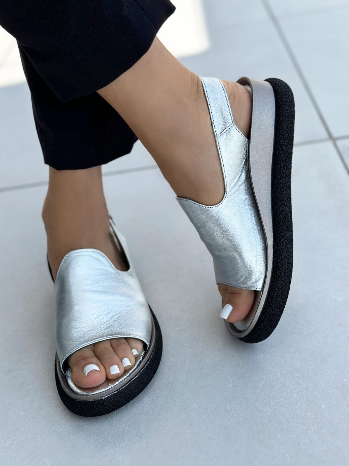 Srebrne sandaly damskie skórzane