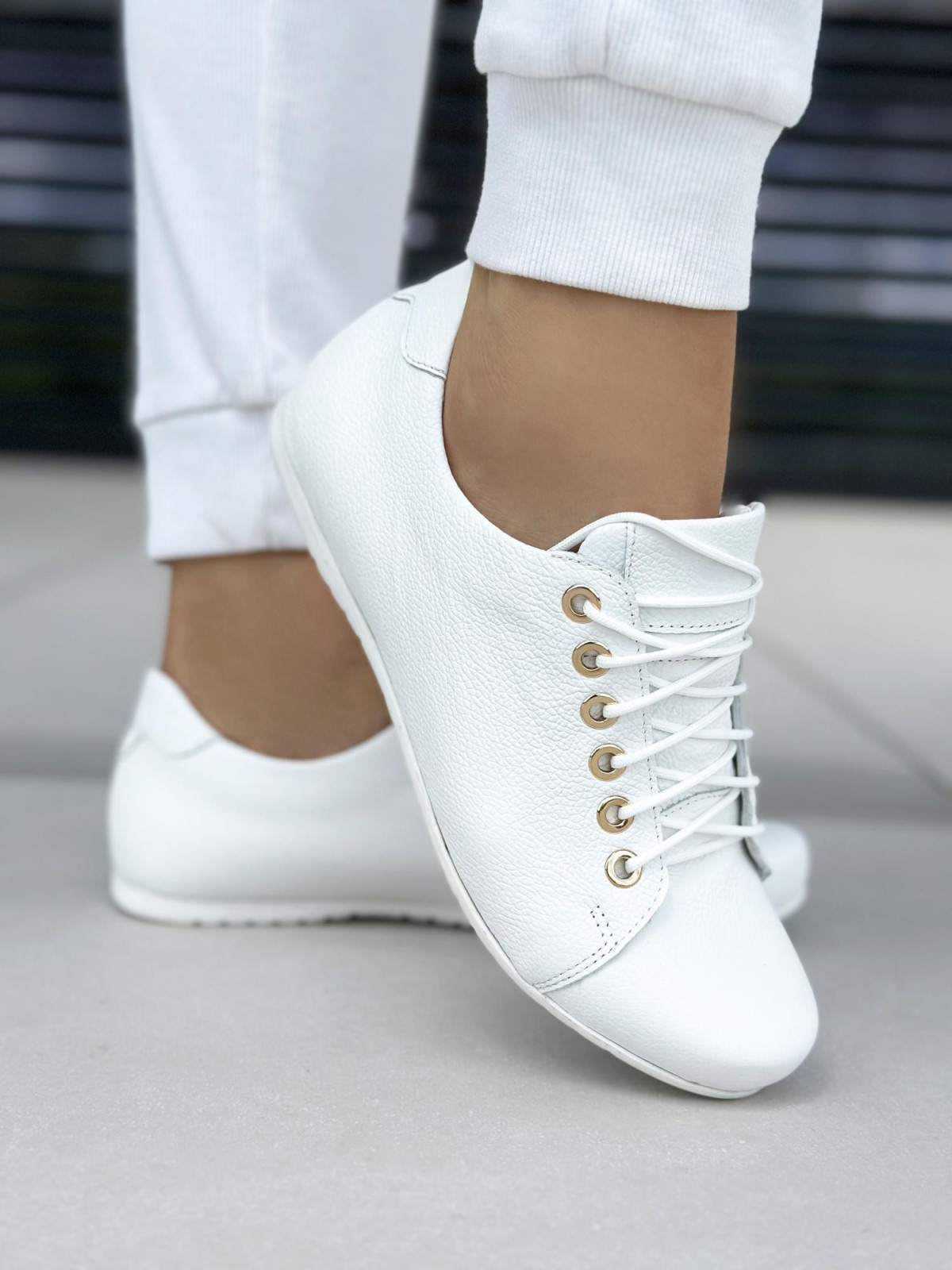 Białe trampki damskie-skórzane