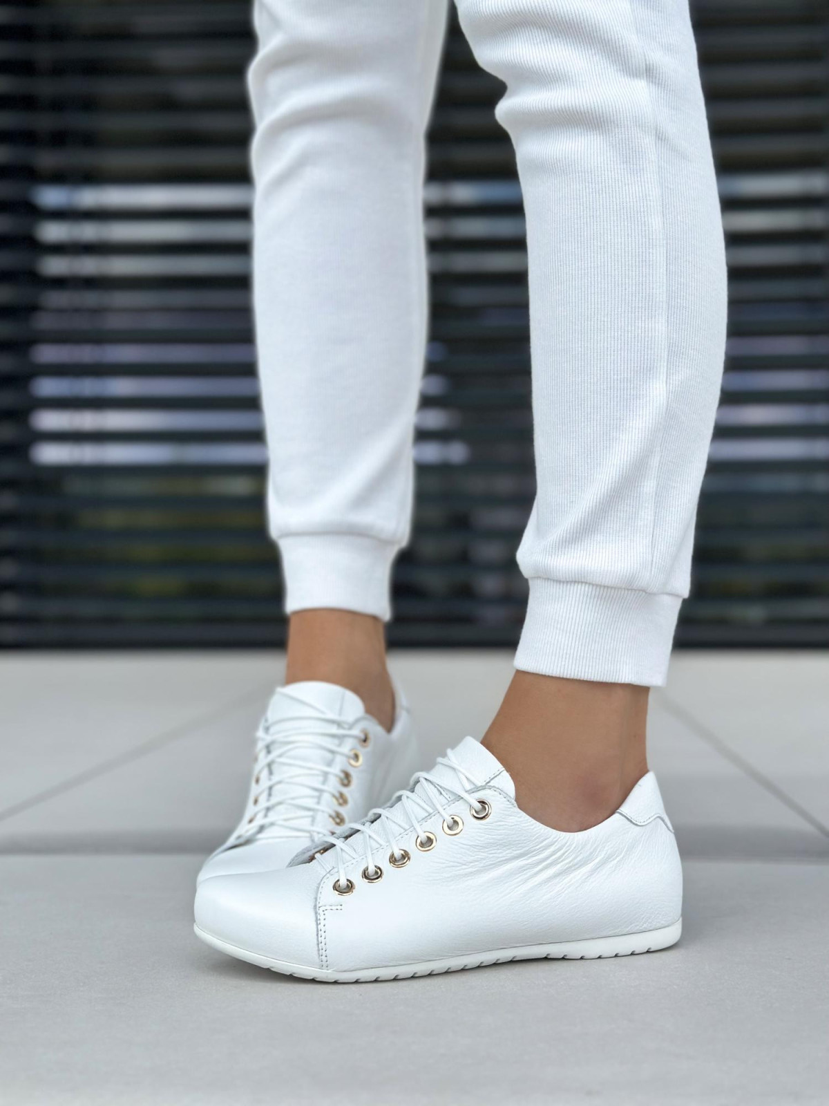 Białe trampki damskie-skórzane