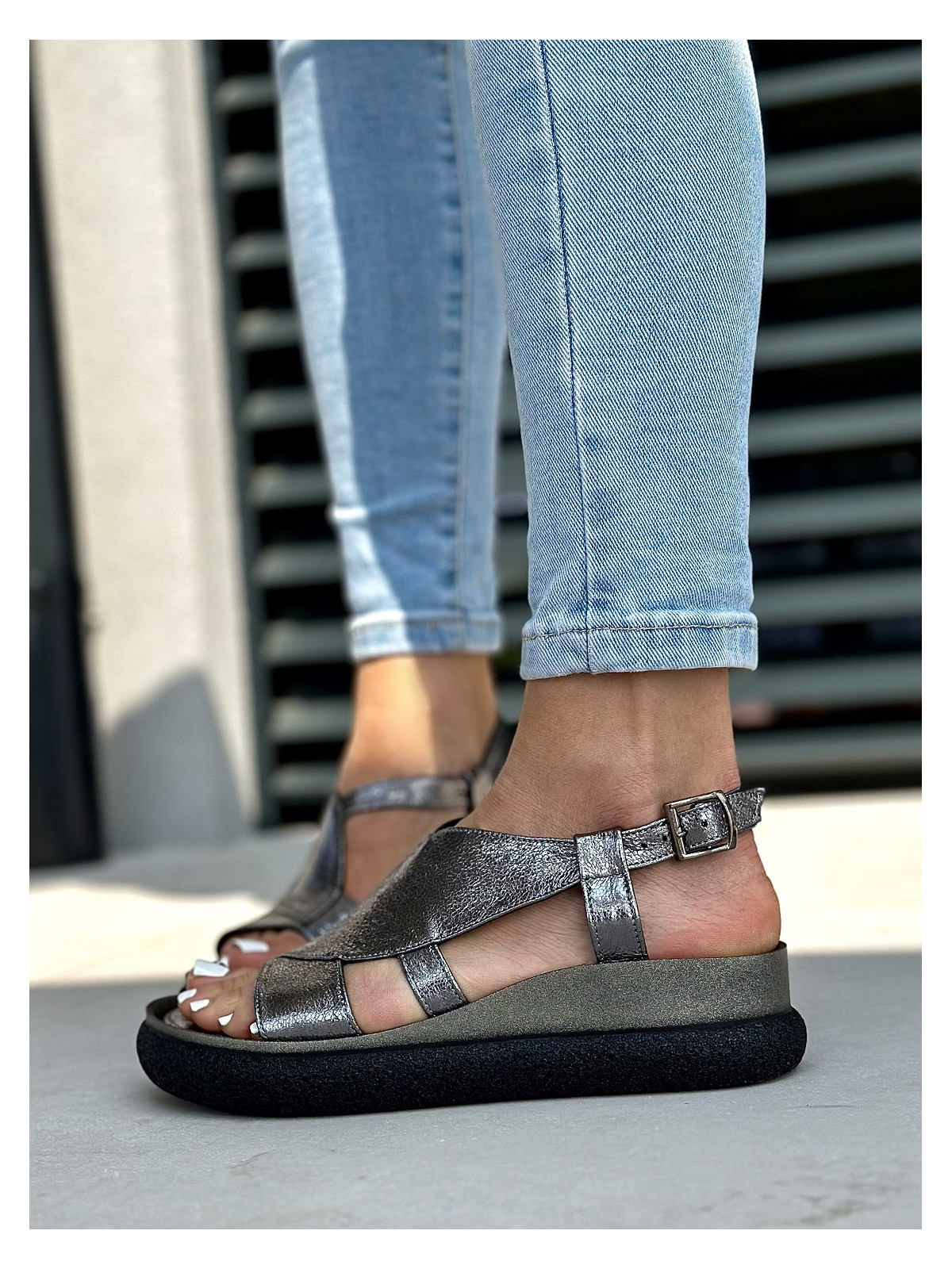 Srebrne sandały damskie skórzane