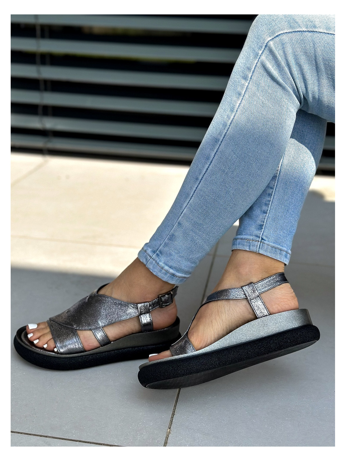 Srebrne sandały damskie skórzane