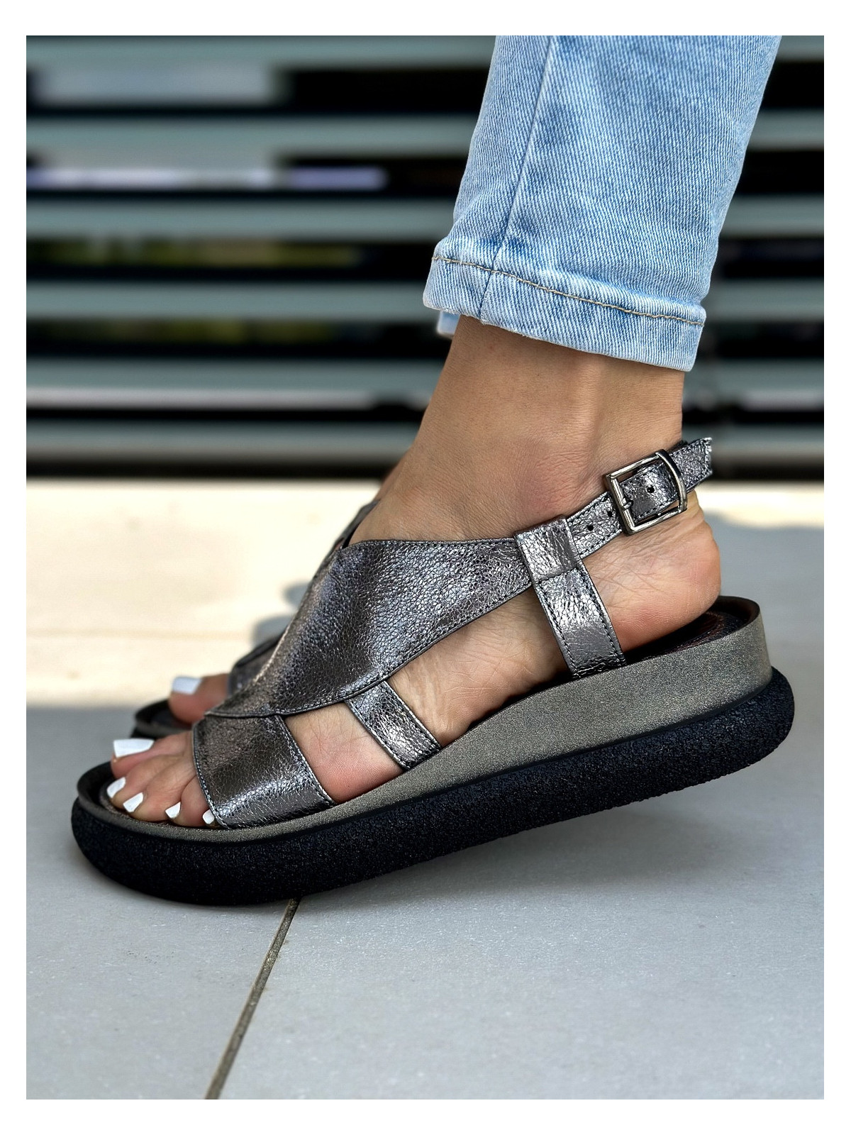 Srebrne sandały damskie skórzane