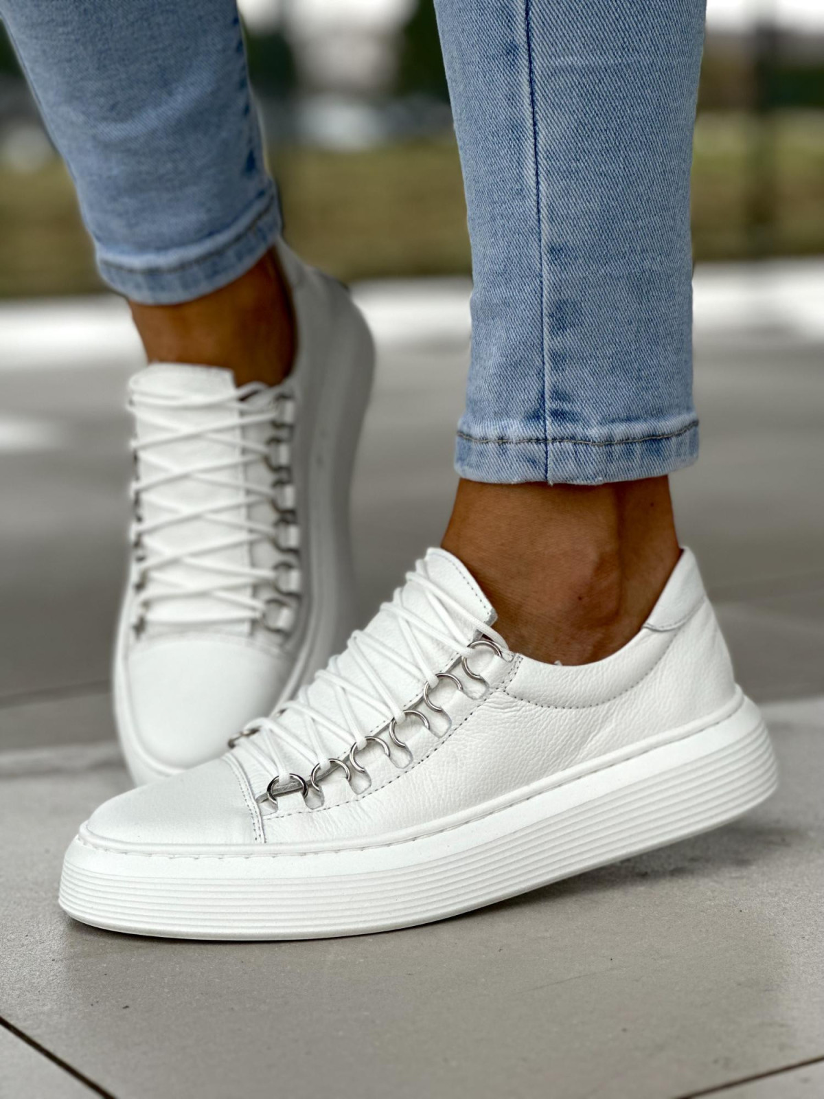 Lekkie, sznurowane, białe trampki damskie, skóra naturalna