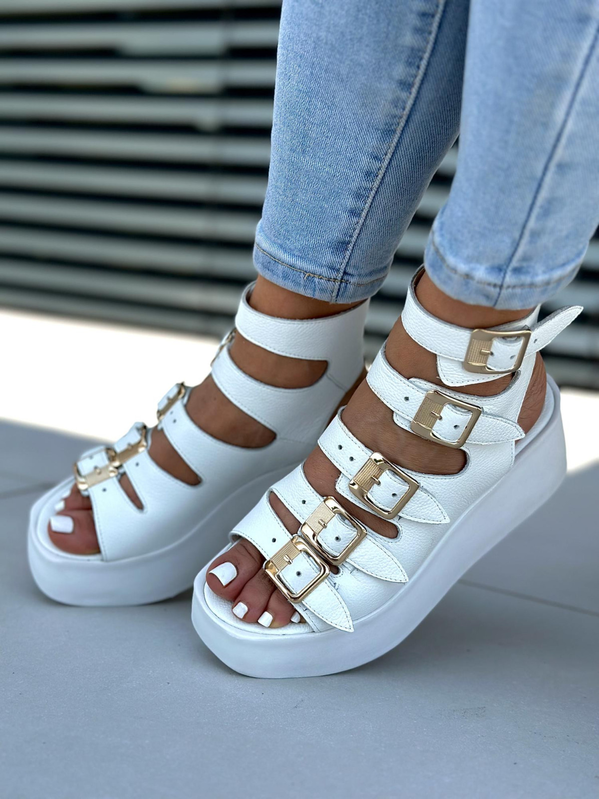 Białe sandały damskie skórzane