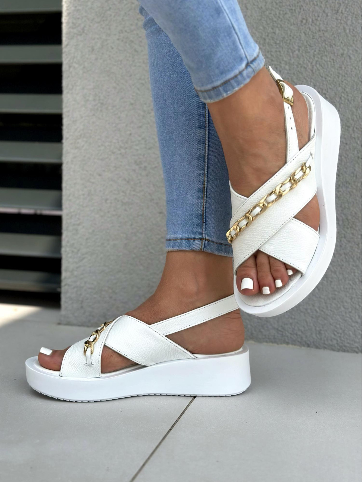 Białe sandały damskie skórzane