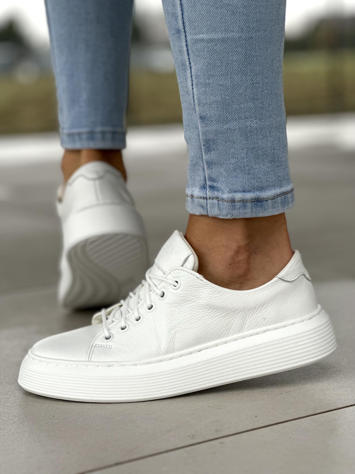 Lekkie białe trampki damskie ze skóry naturalnej