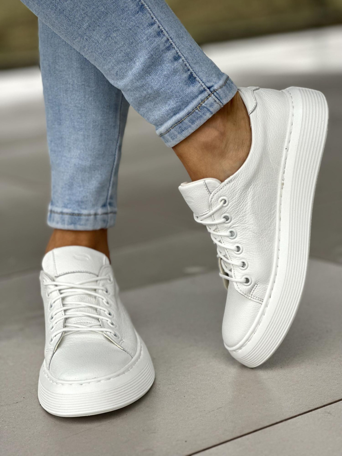 Lekkie białe trampki damskie ze skóry naturalnej