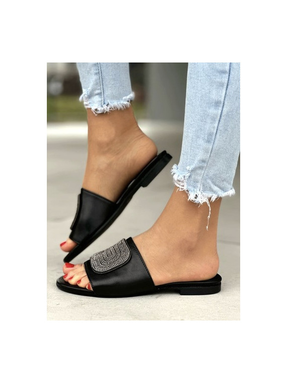 Czarne klapki damskie na niskim obcasie