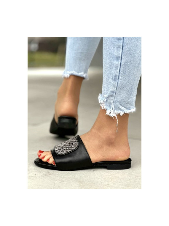 Czarne klapki damskie na niskim obcasie