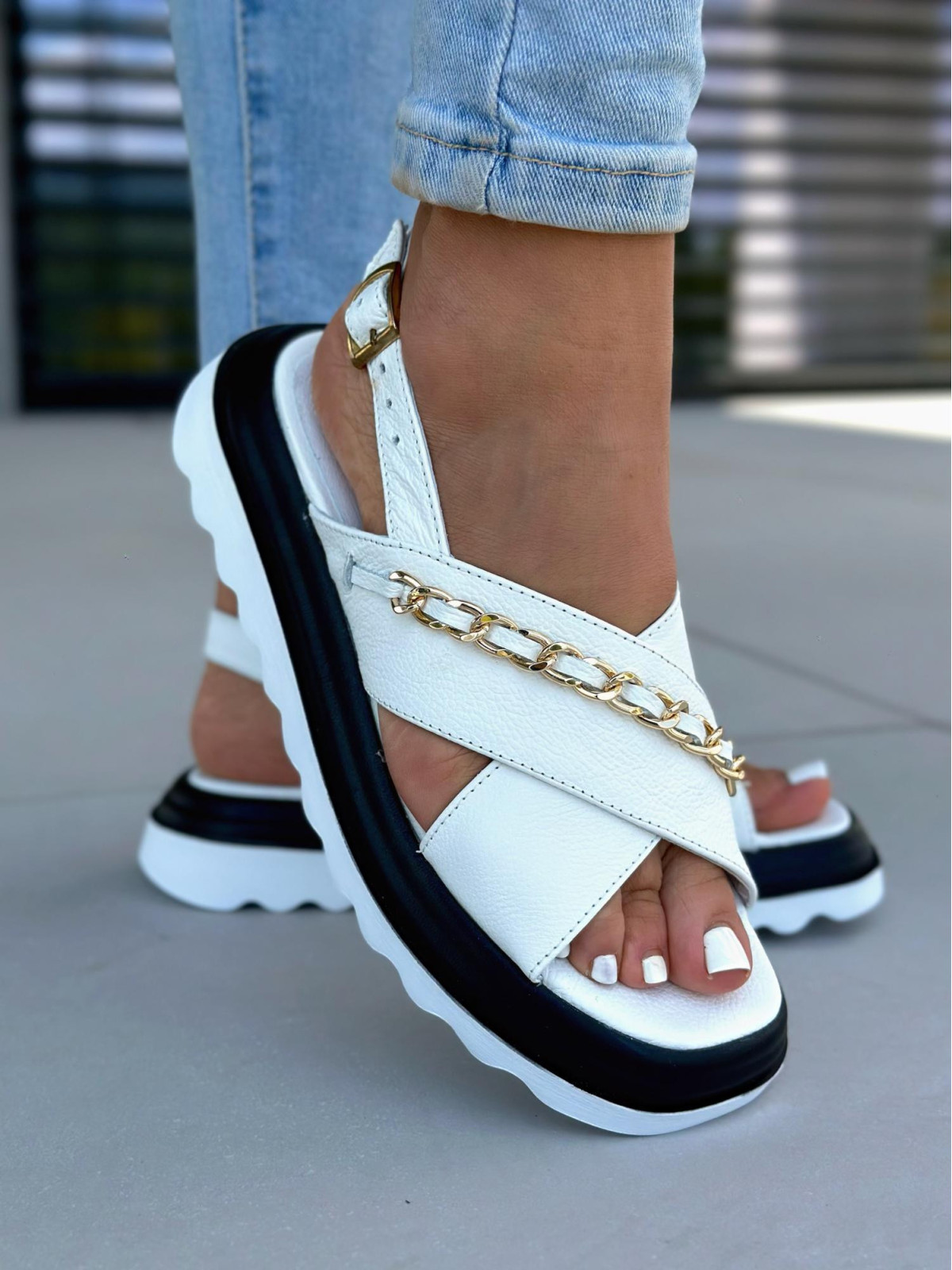 Białe sandały damskie skórzane