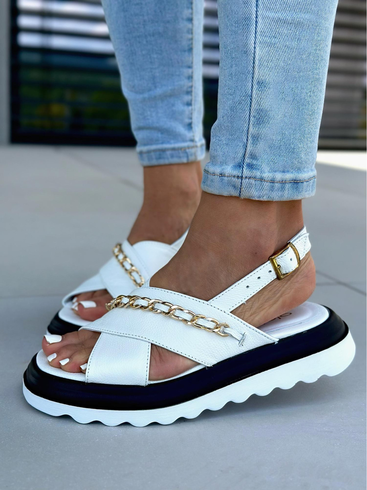 Białe sandały damskie skórzane