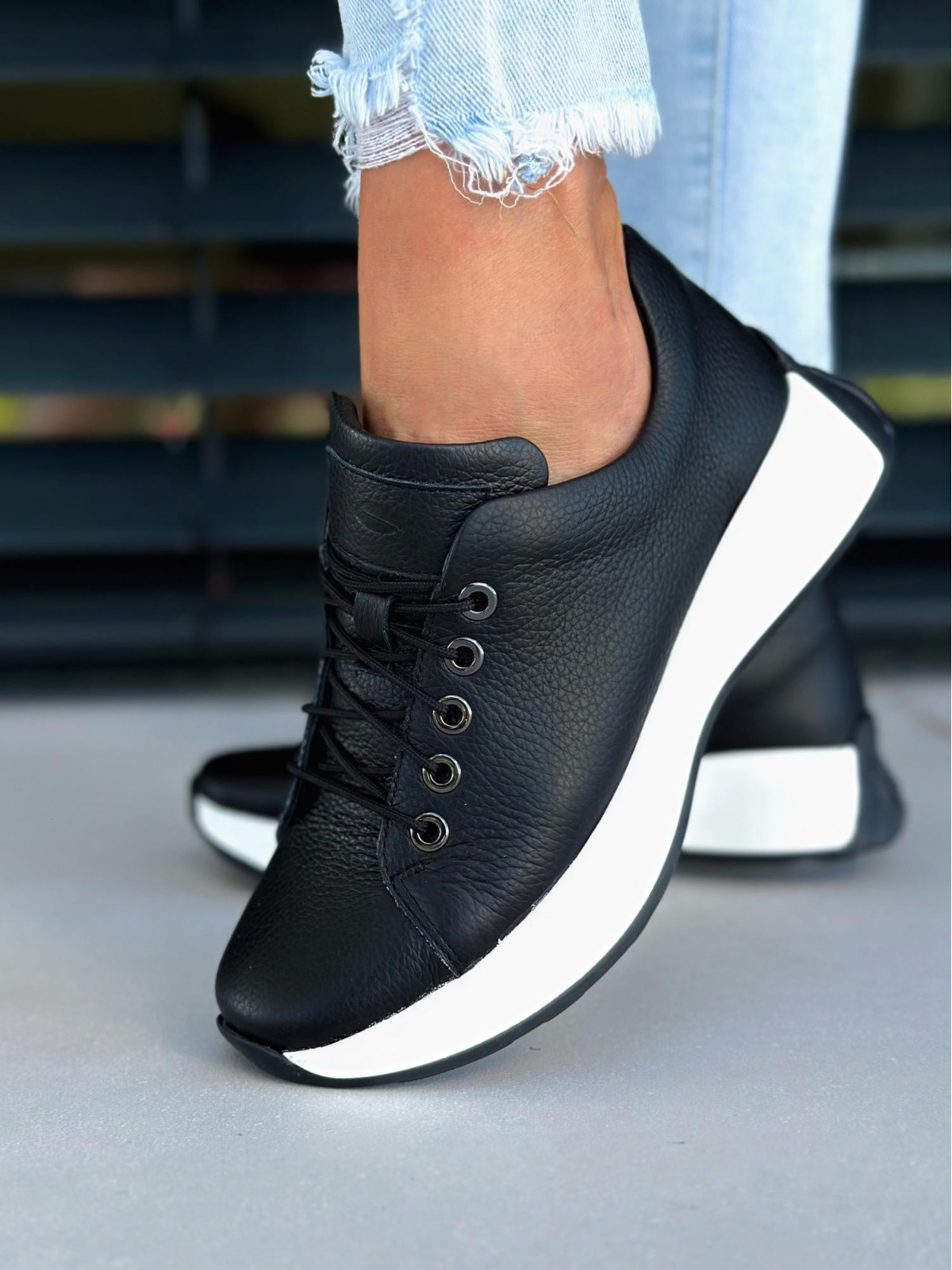 Czarne sneakersy damskie skórzane