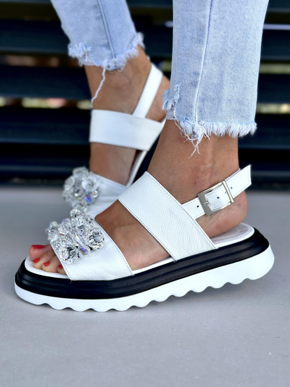 Białe sandały damskie skórzane