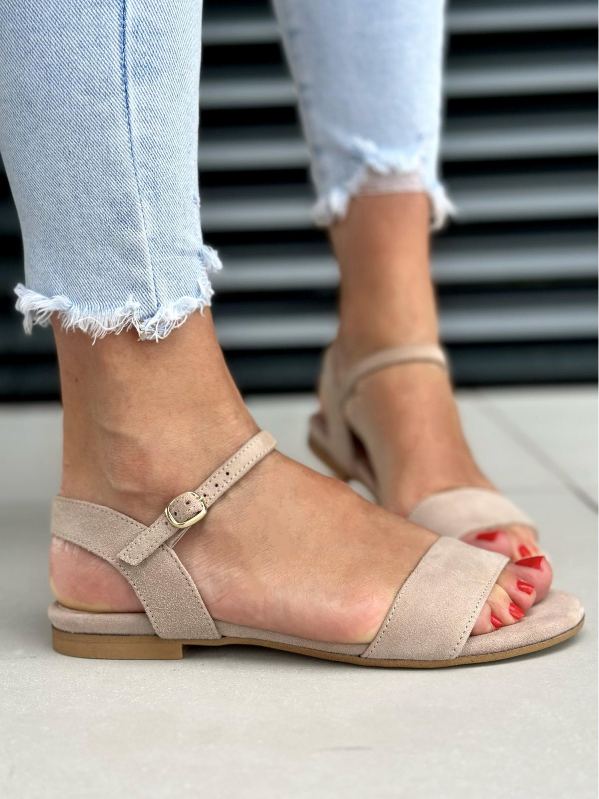 Beżowe sandały damskie skórzane