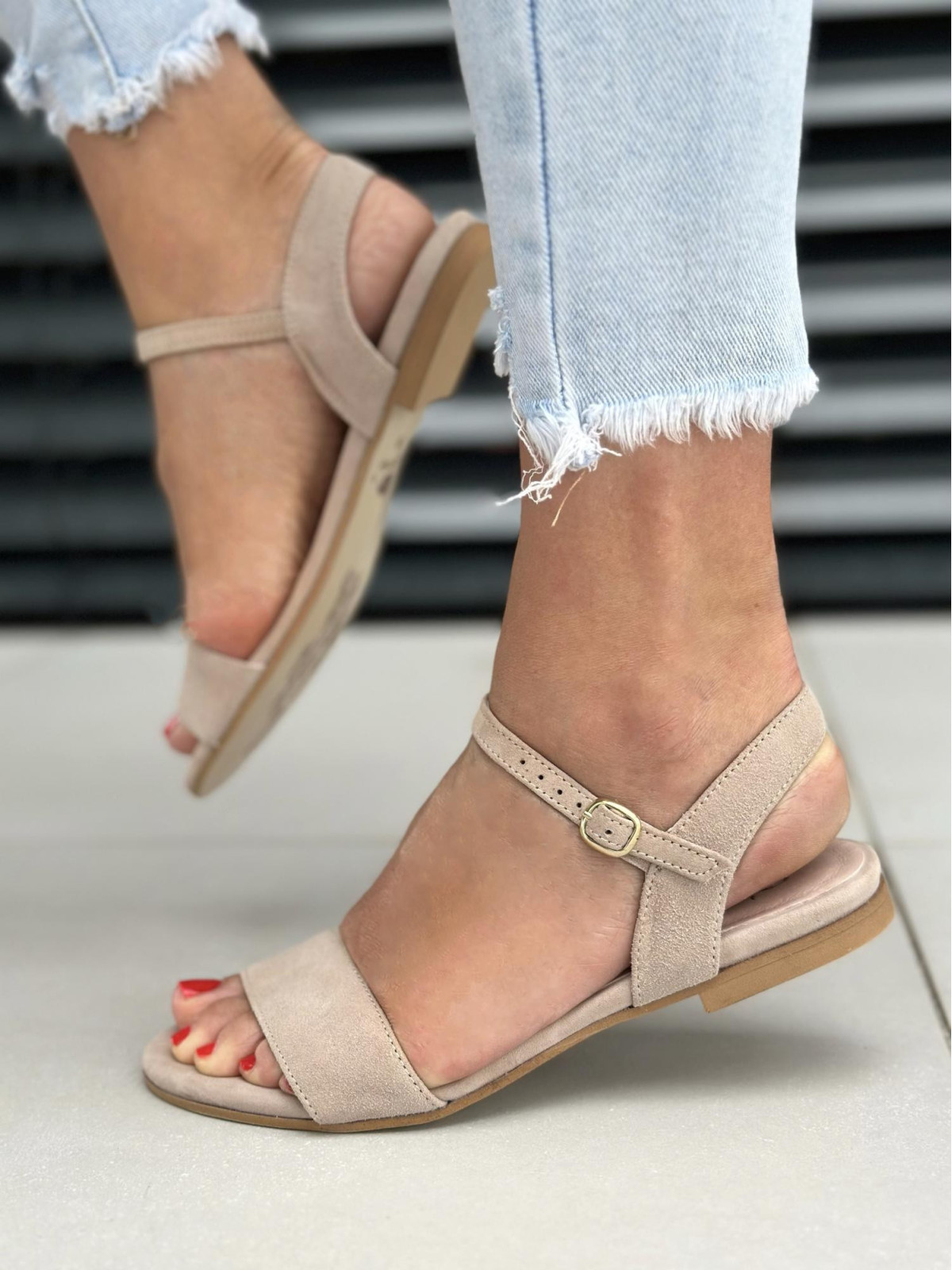 Beżowe sandały damskie skórzane