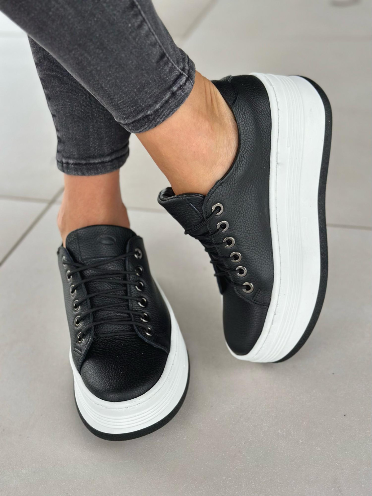 Czarne trampki damskie skórzane