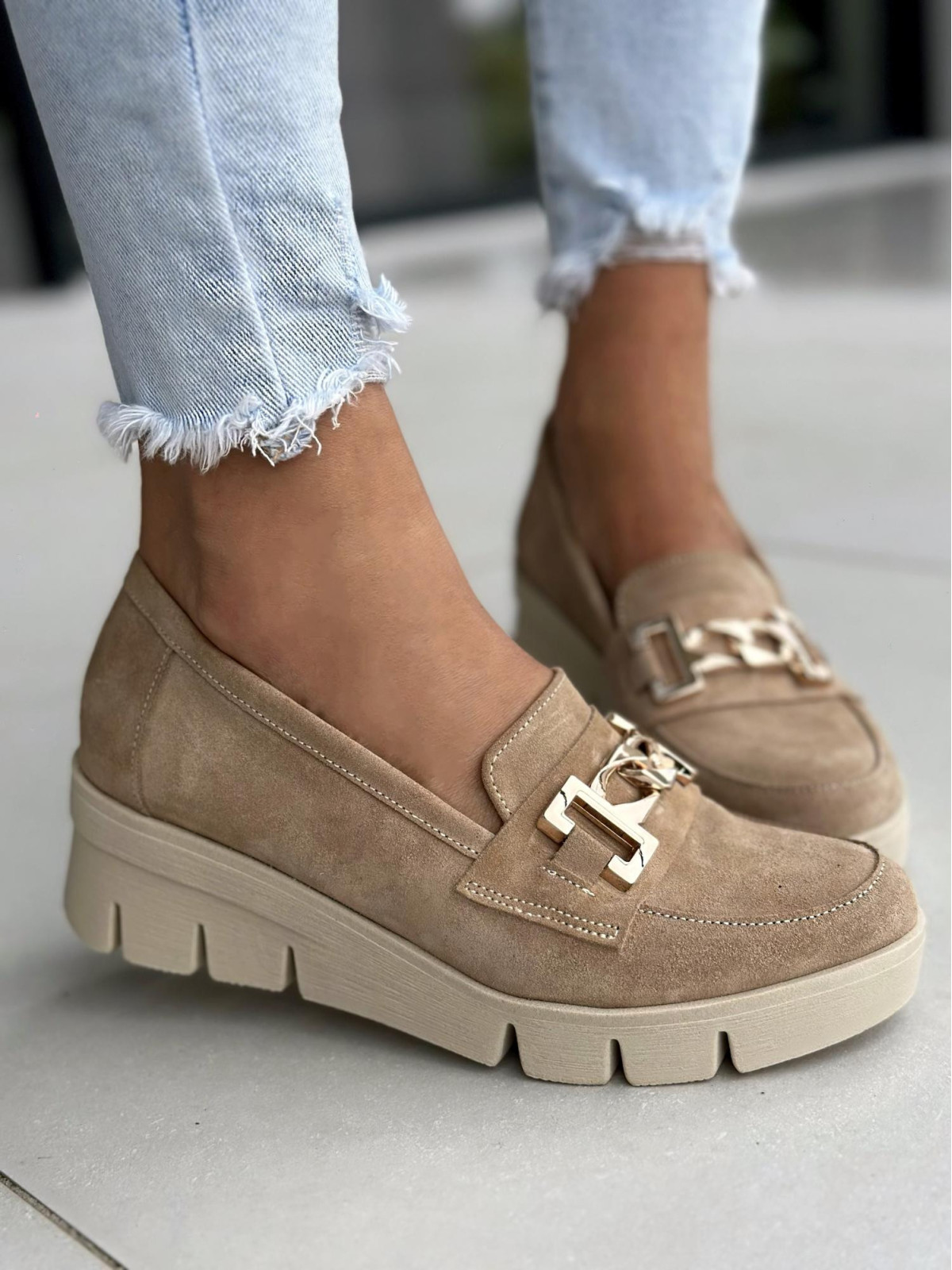 Beżowe półbuty damskie skórzane