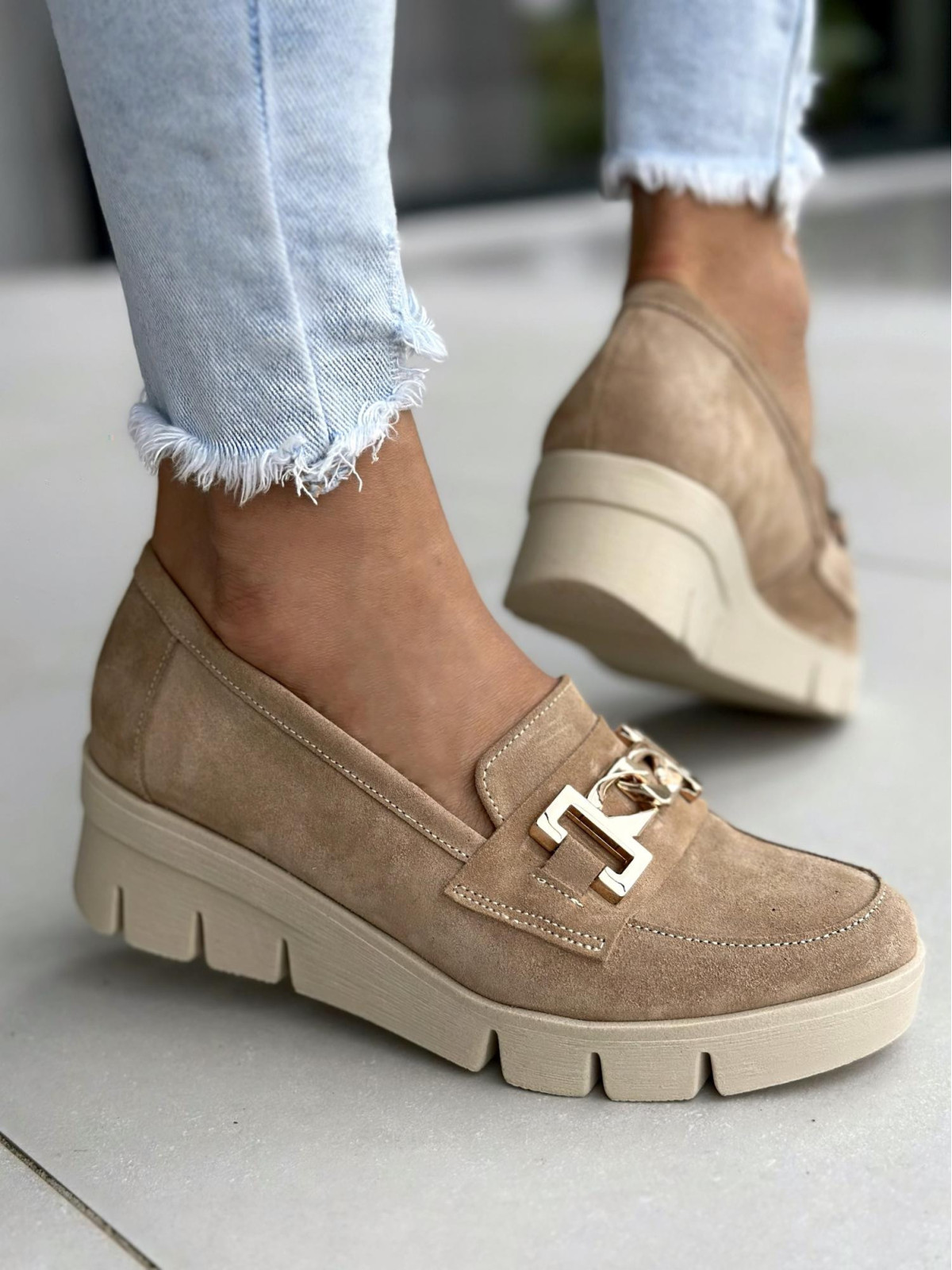 Beżowe półbuty damskie skórzane