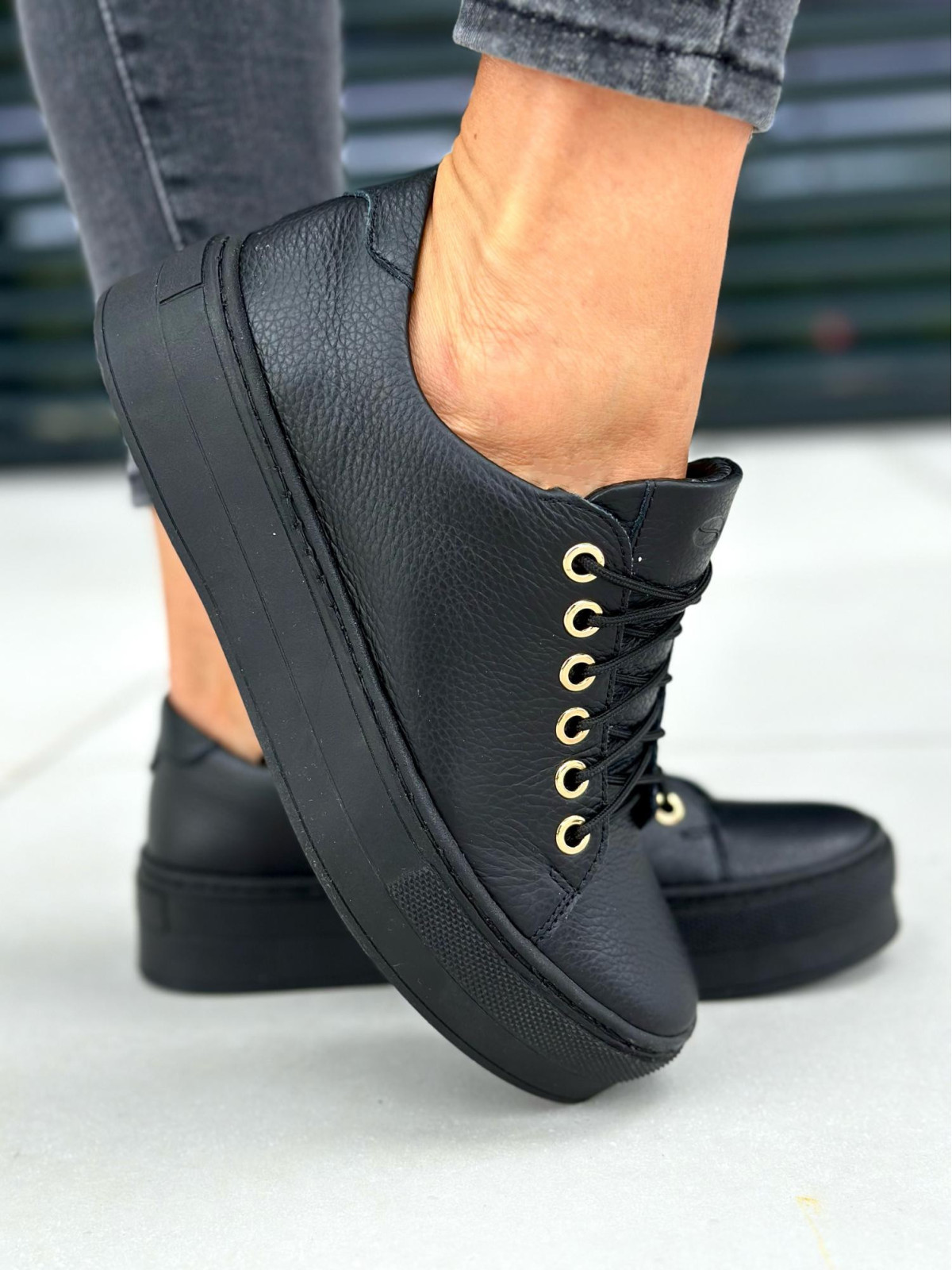 Czarne trampki damskie skórzane