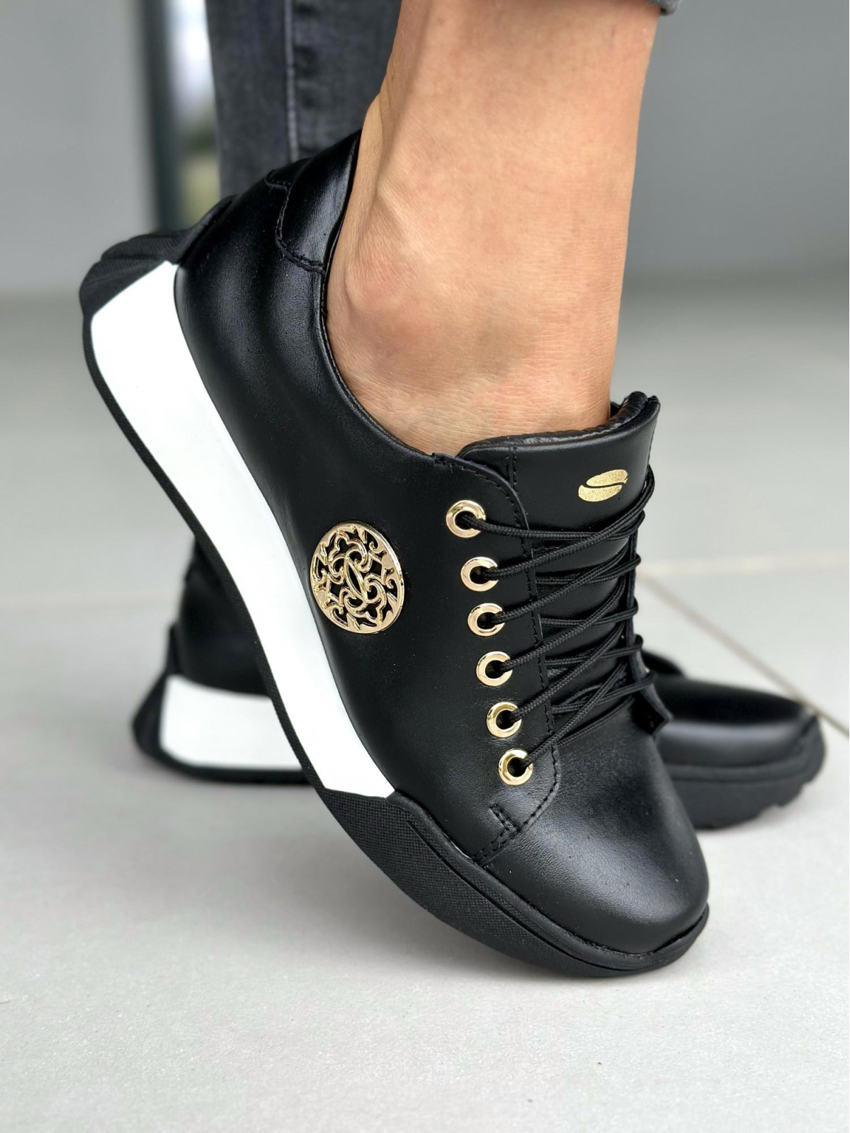 Czarne trampki damskie skórzane