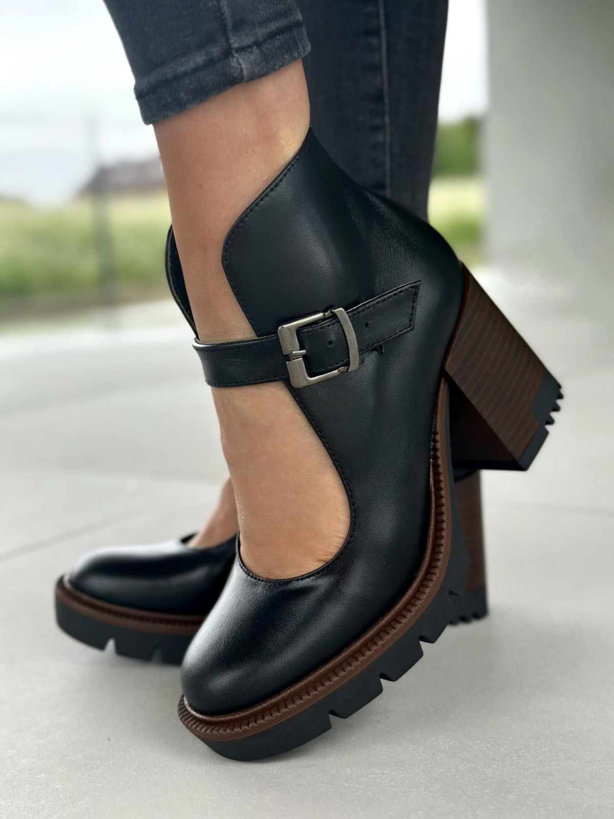 Czarne półbuty damskie skórzane