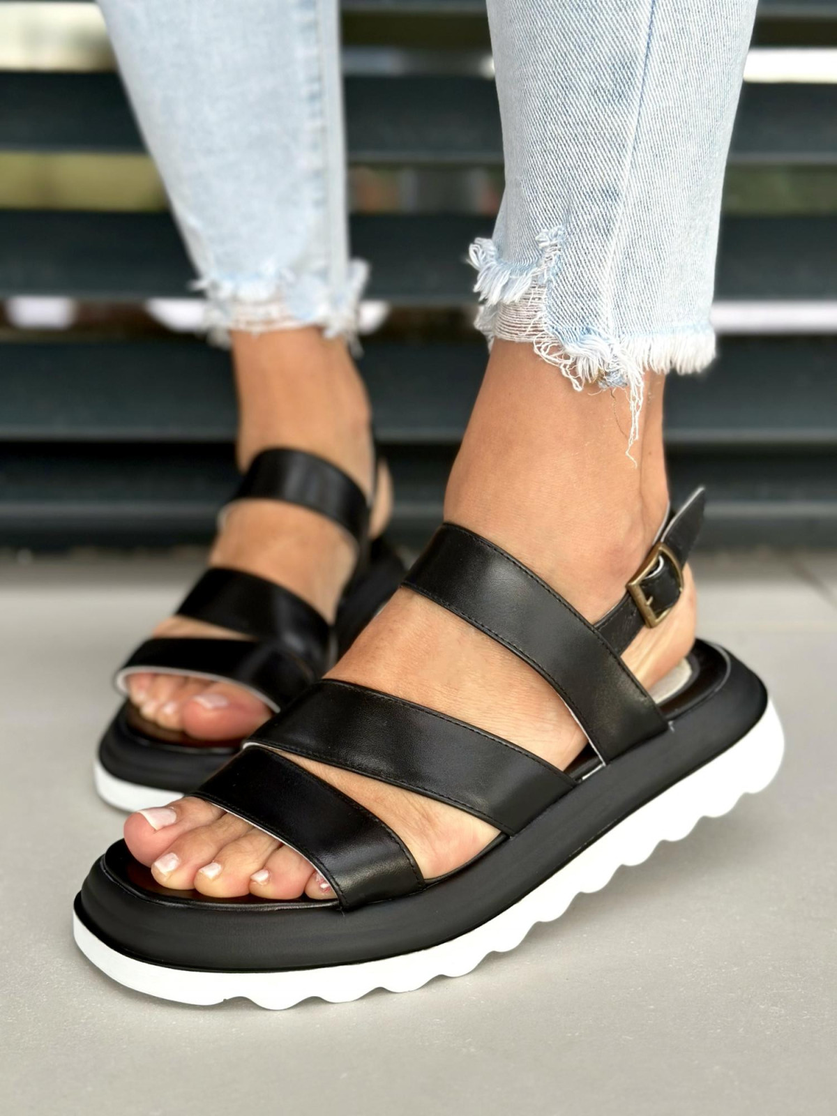 Czarne sandały damskie skórzane