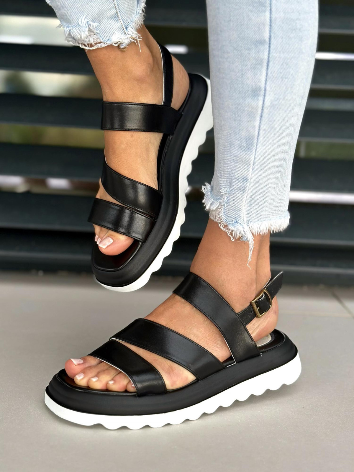 Czarne sandały damskie skórzane