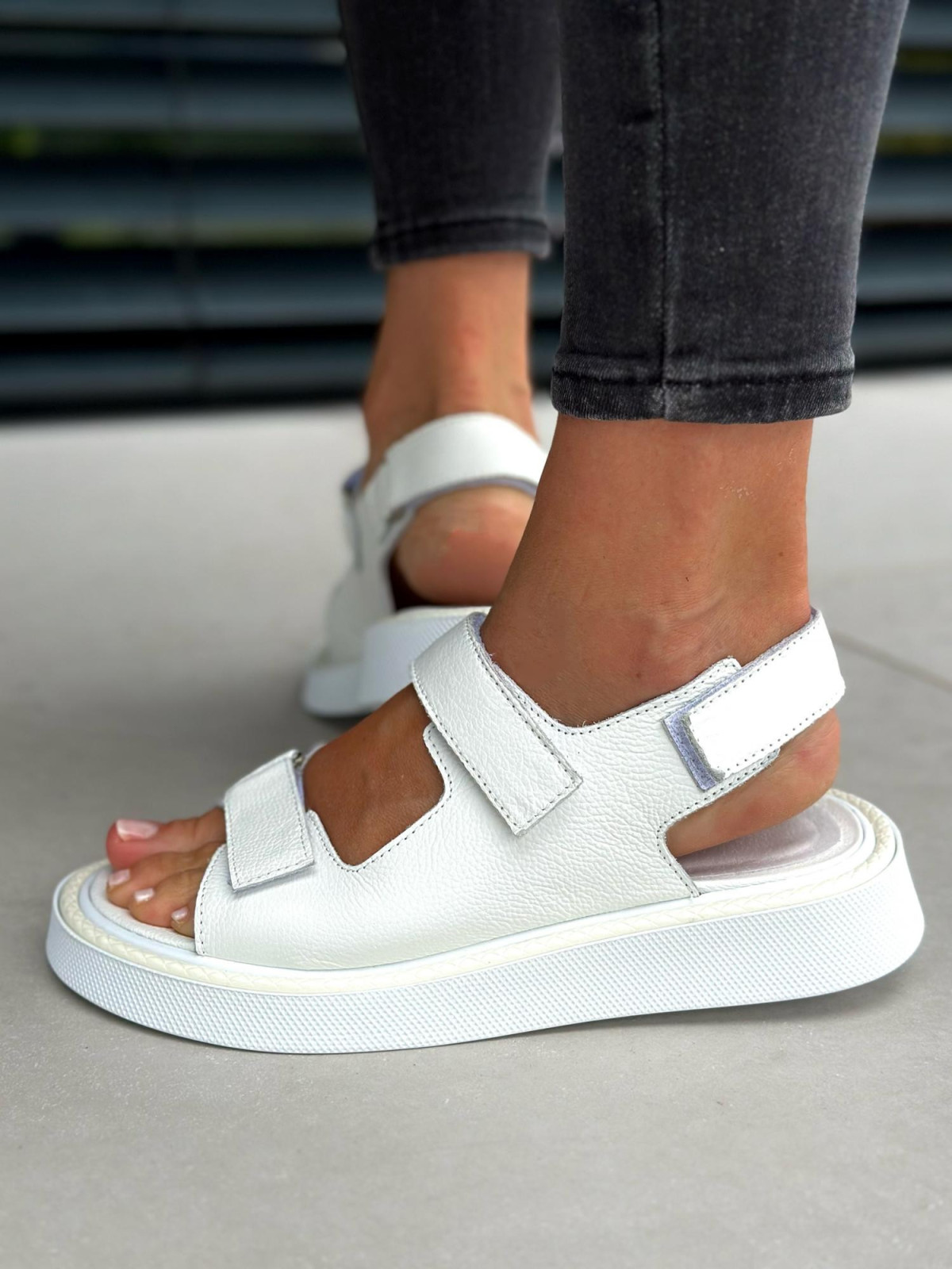 Białe sandały damskie skórzane