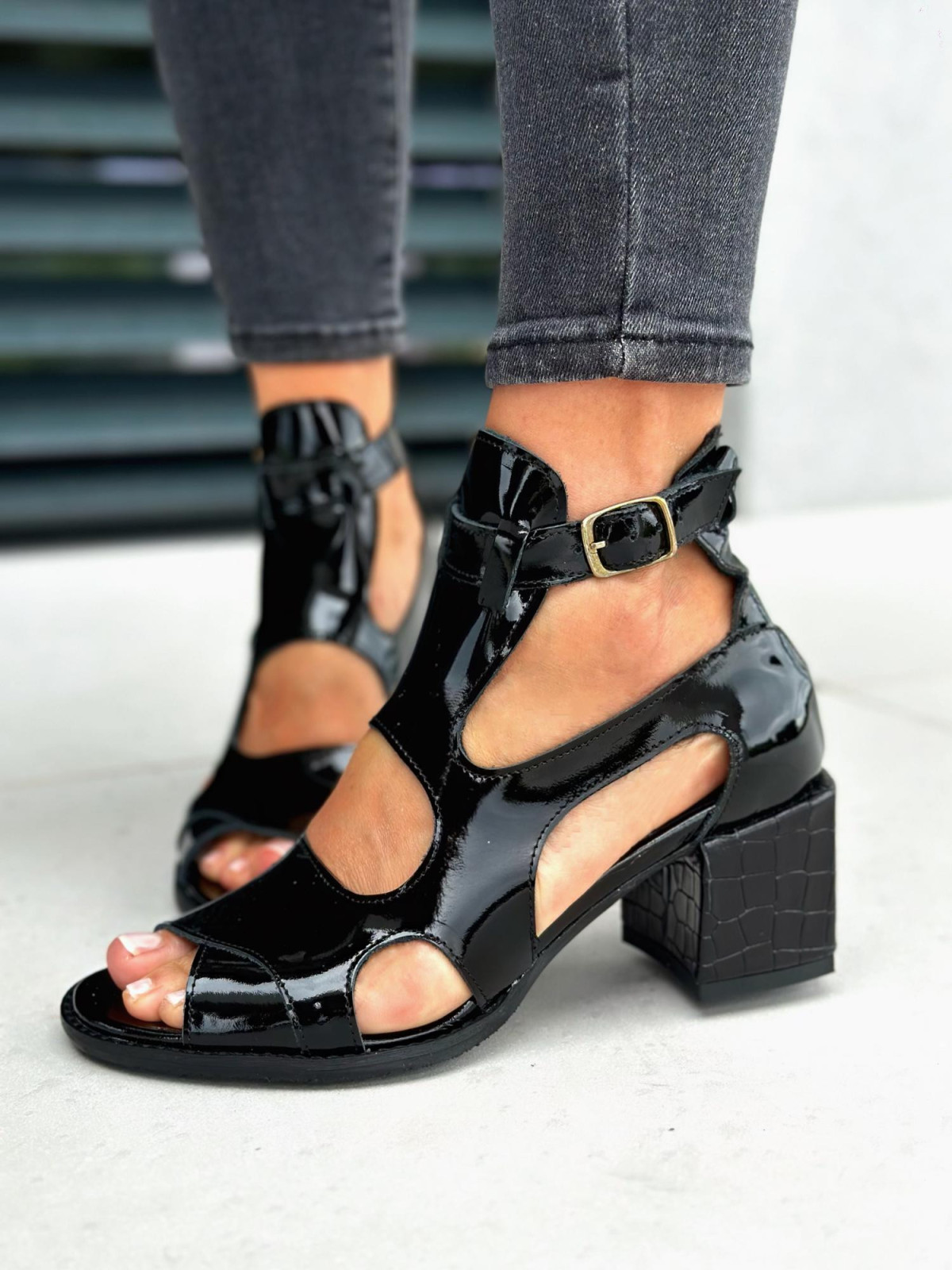 Czarne sandały damskie skórzane