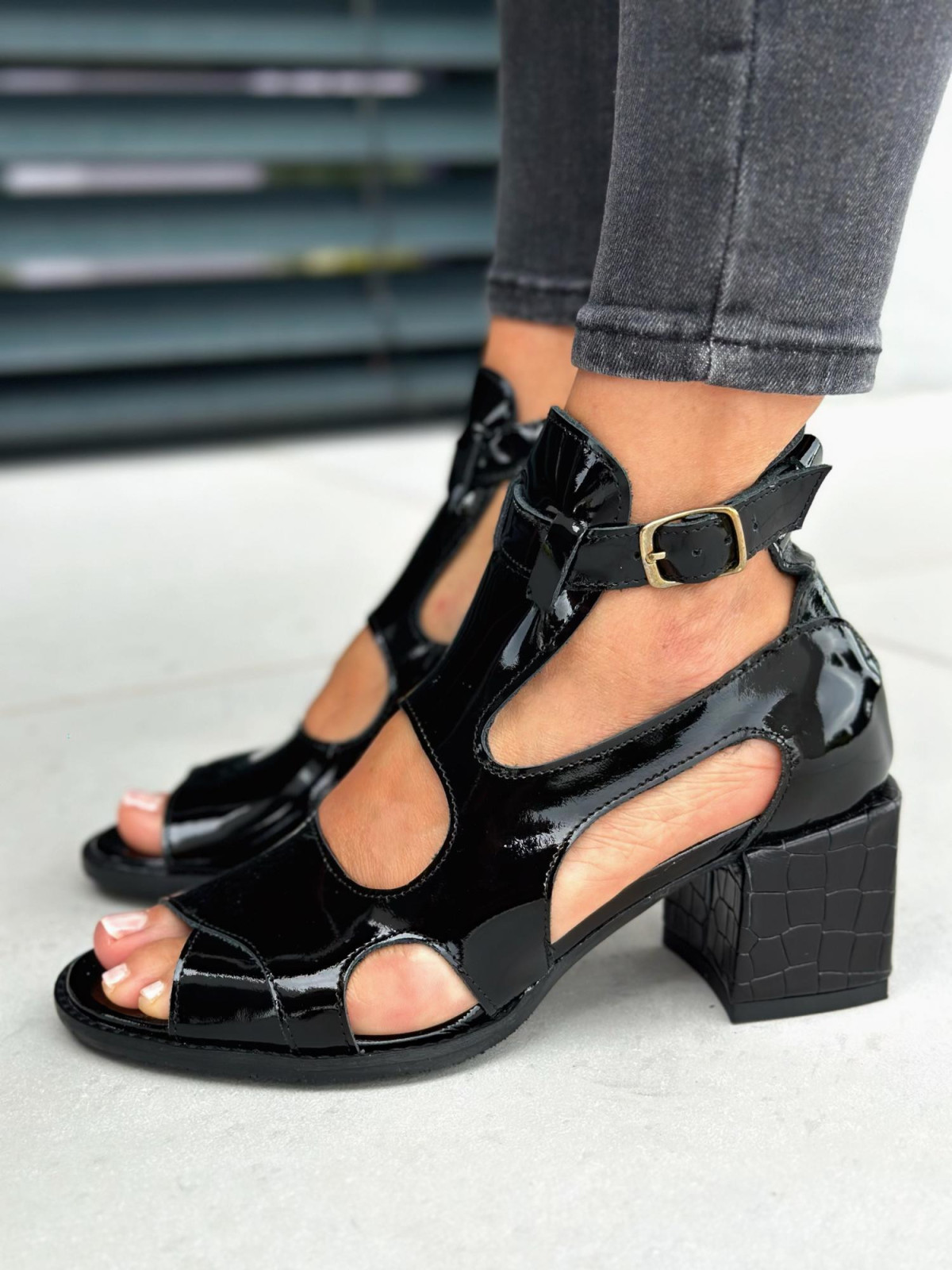 Czarne sandały damskie skórzane