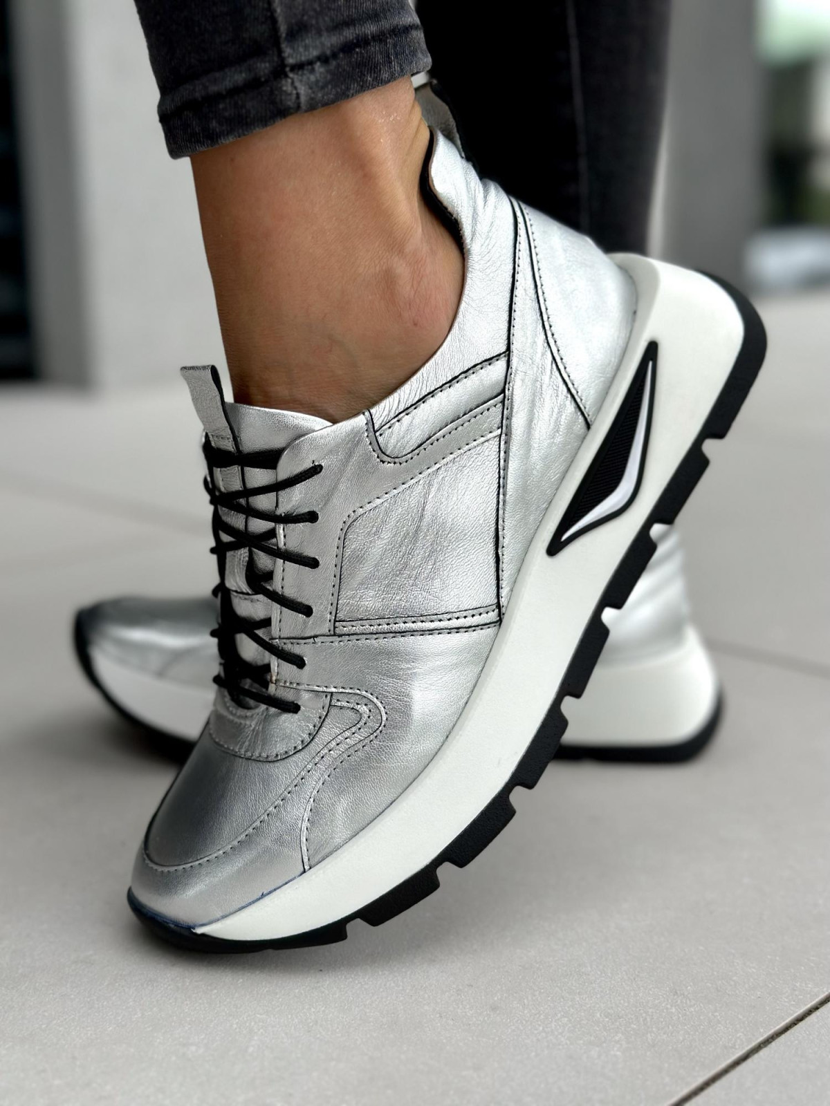 Srebrne sneakersy damskie skórzane